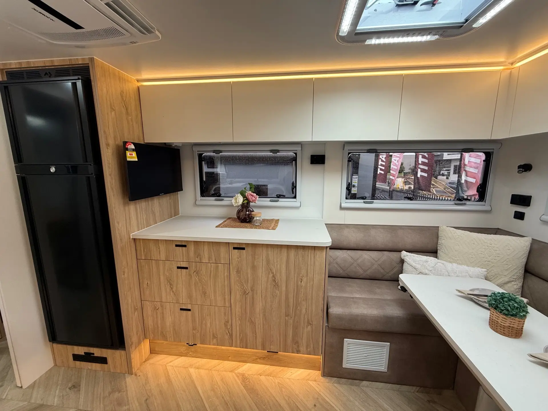 22Ft Rear Club Lounge