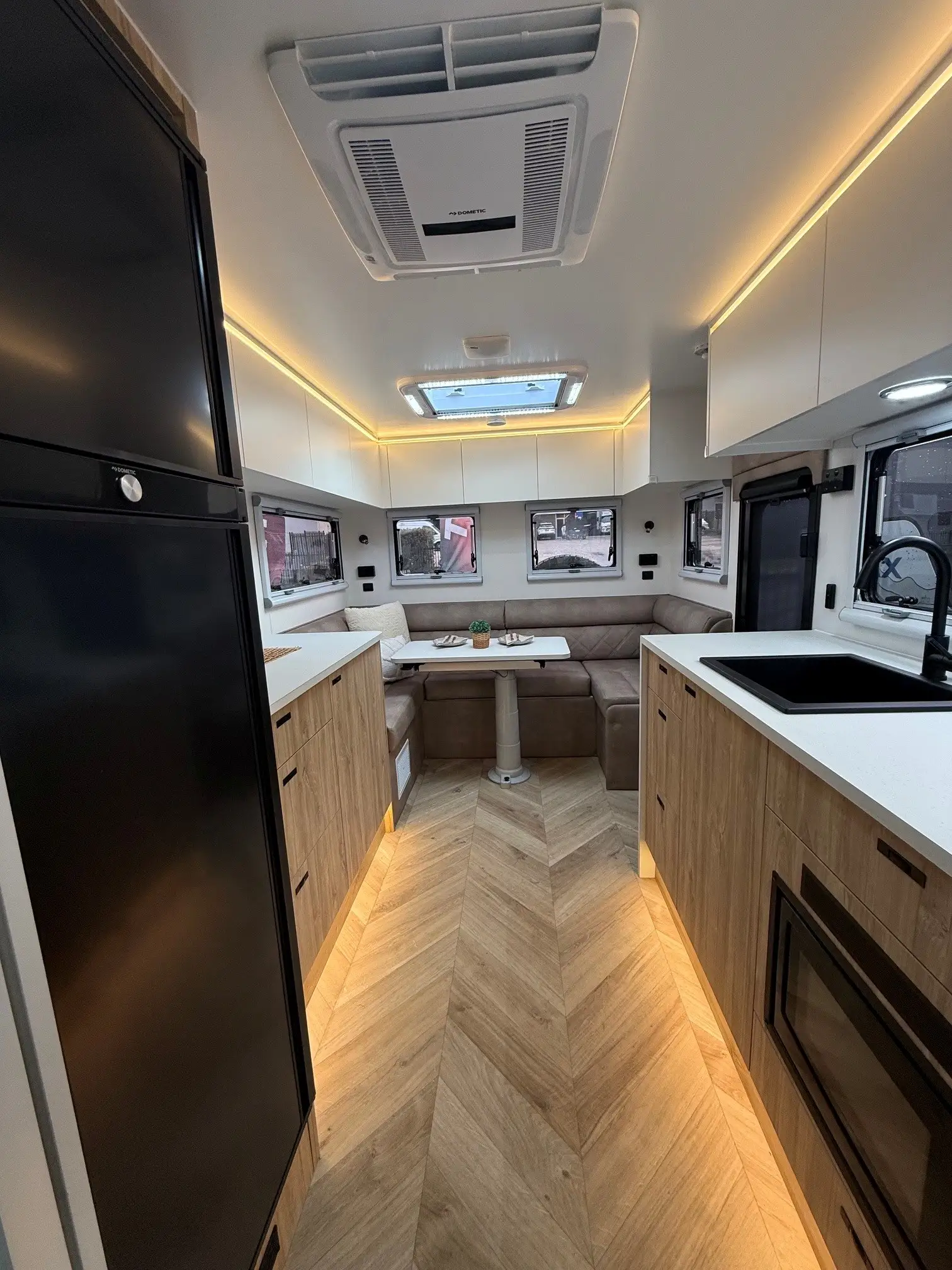 22Ft Rear Club Lounge