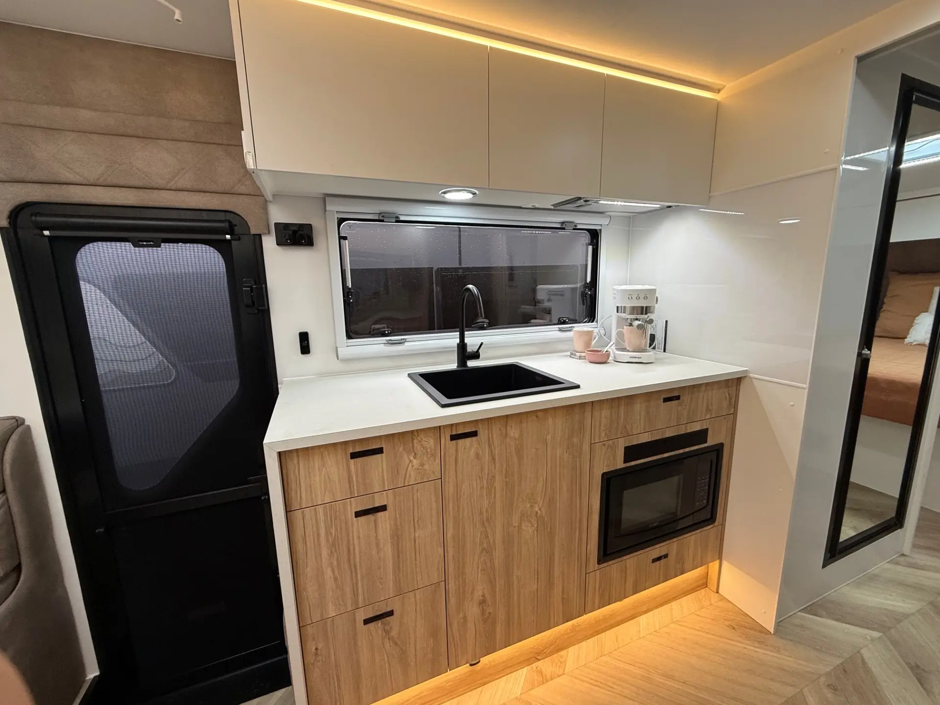 22Ft Rear Club Lounge
