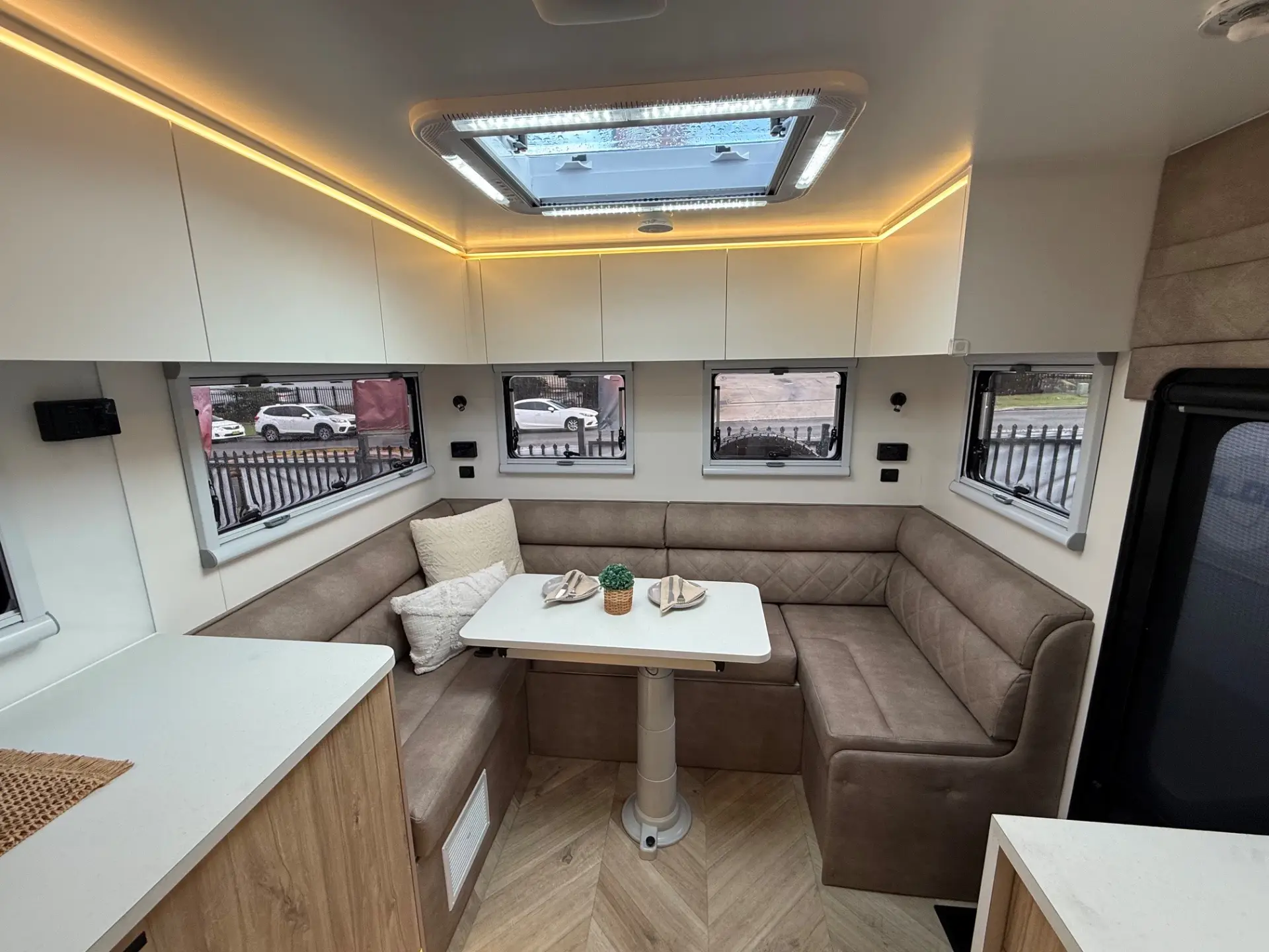 22Ft Rear Club Lounge