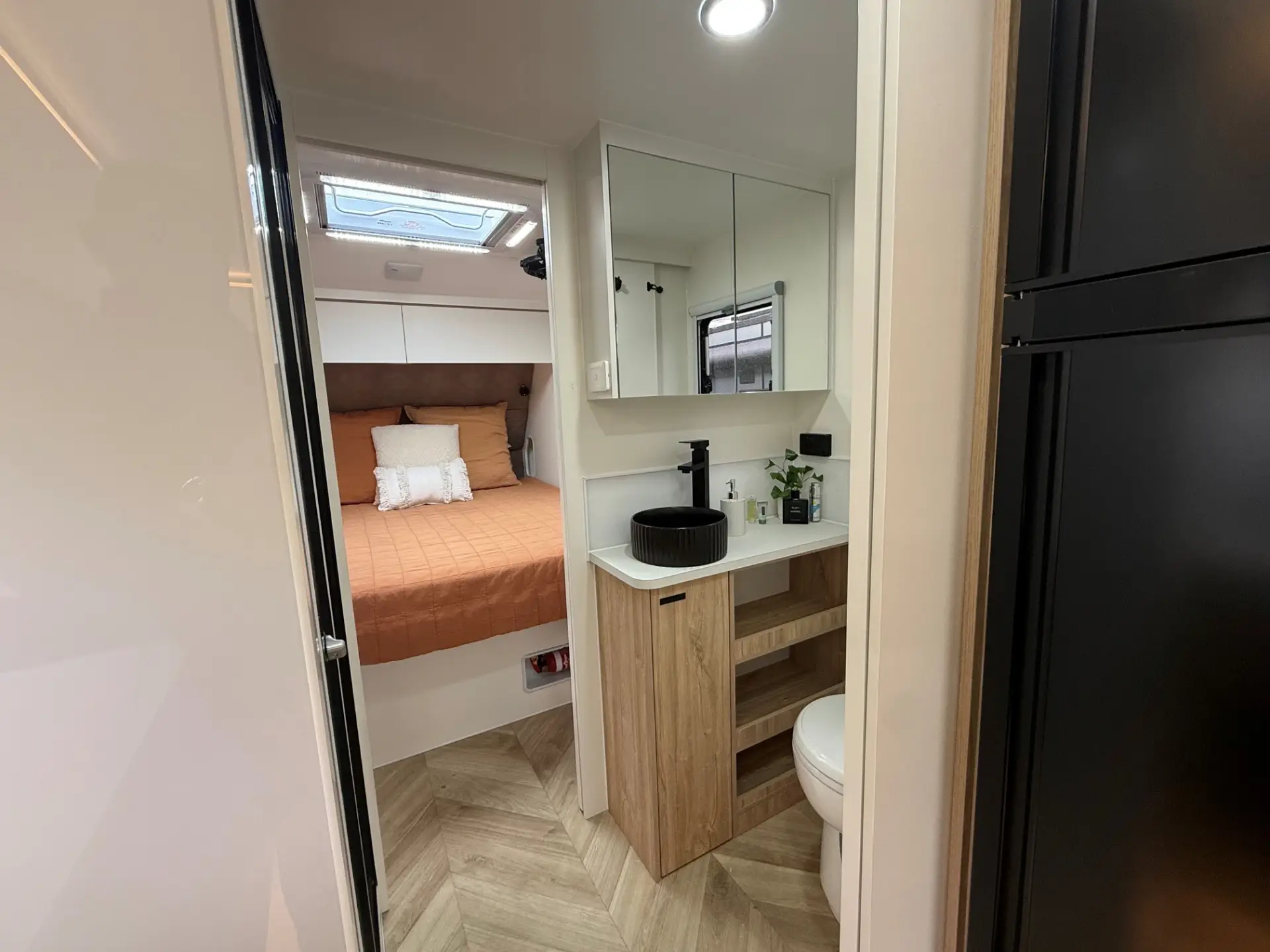 22Ft Rear Club Lounge