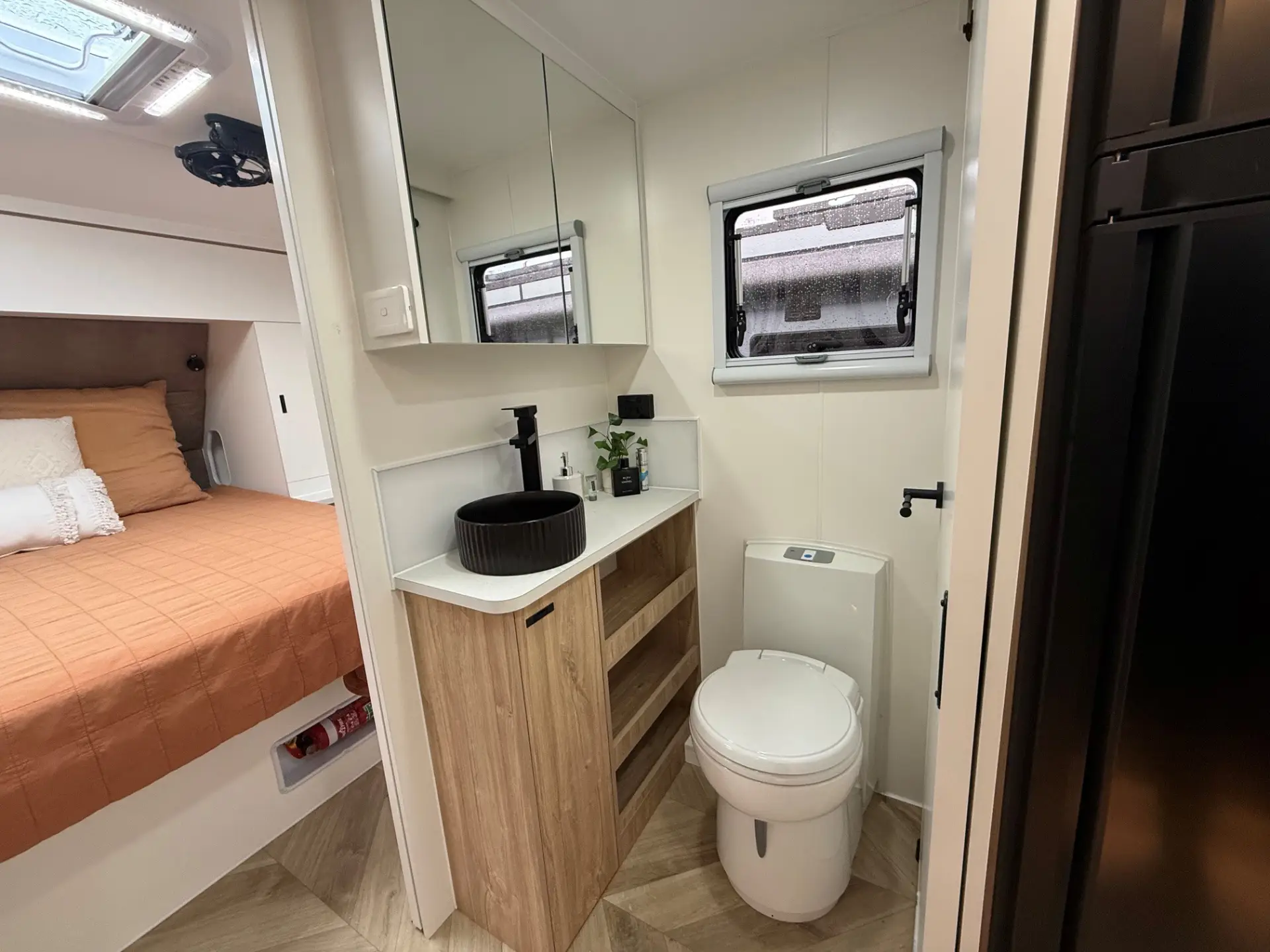 22Ft Rear Club Lounge