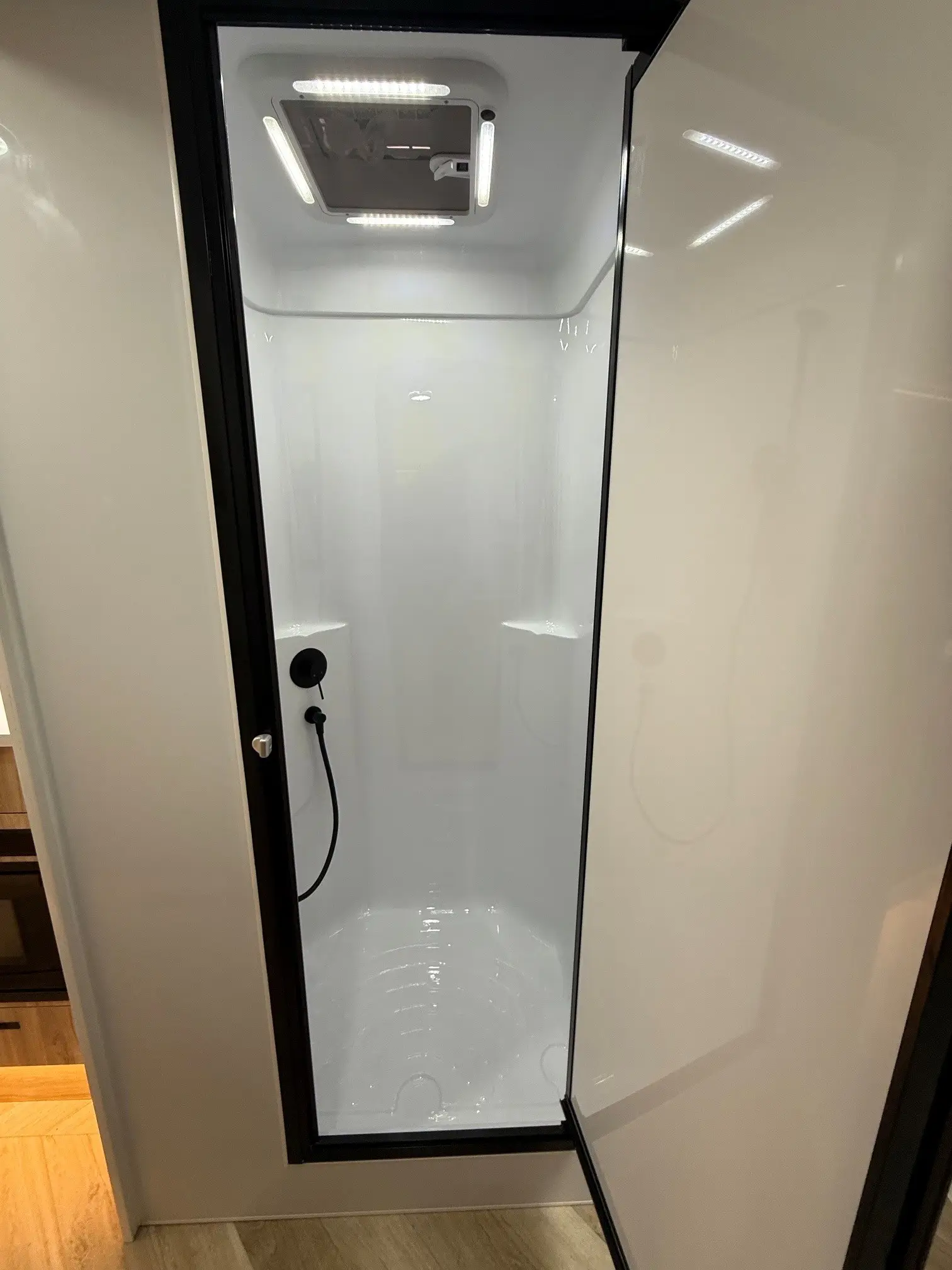 22Ft Rear Club Lounge
