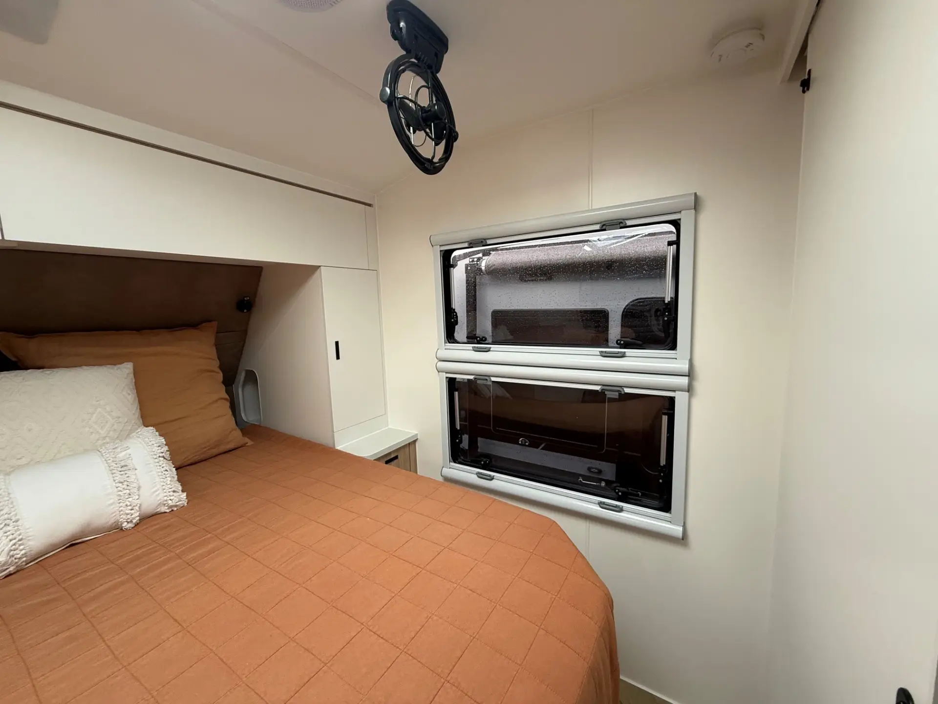 22Ft Rear Club Lounge