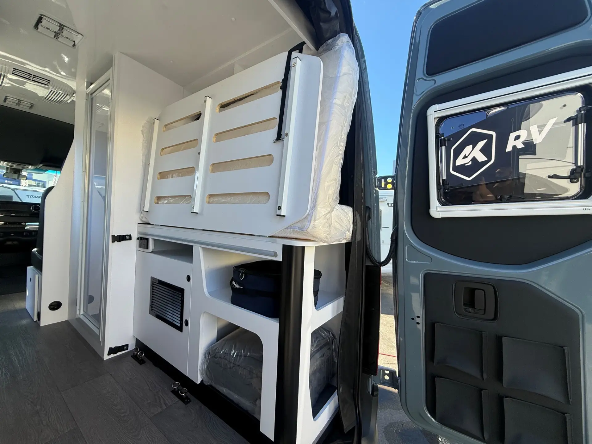 Explorer LX 4x4 V 5912