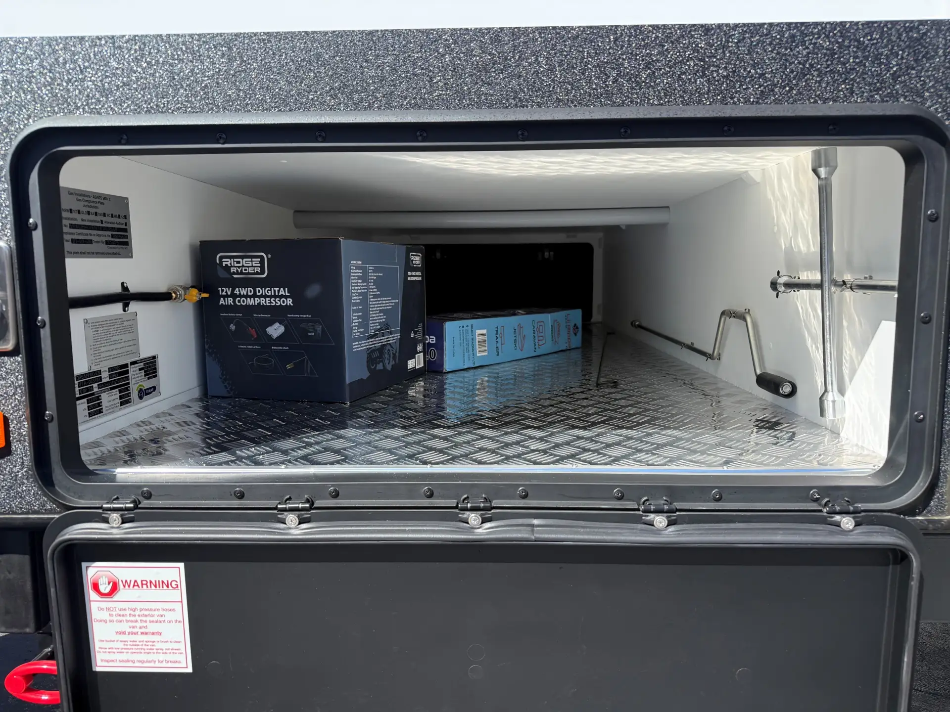 18 Series SuperX Caravan Image