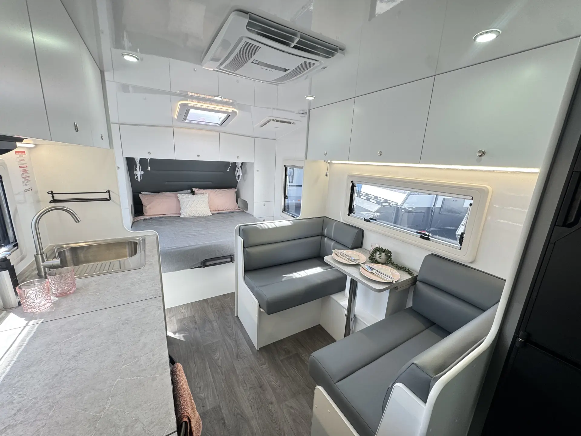 18 Series SuperX Caravan Image