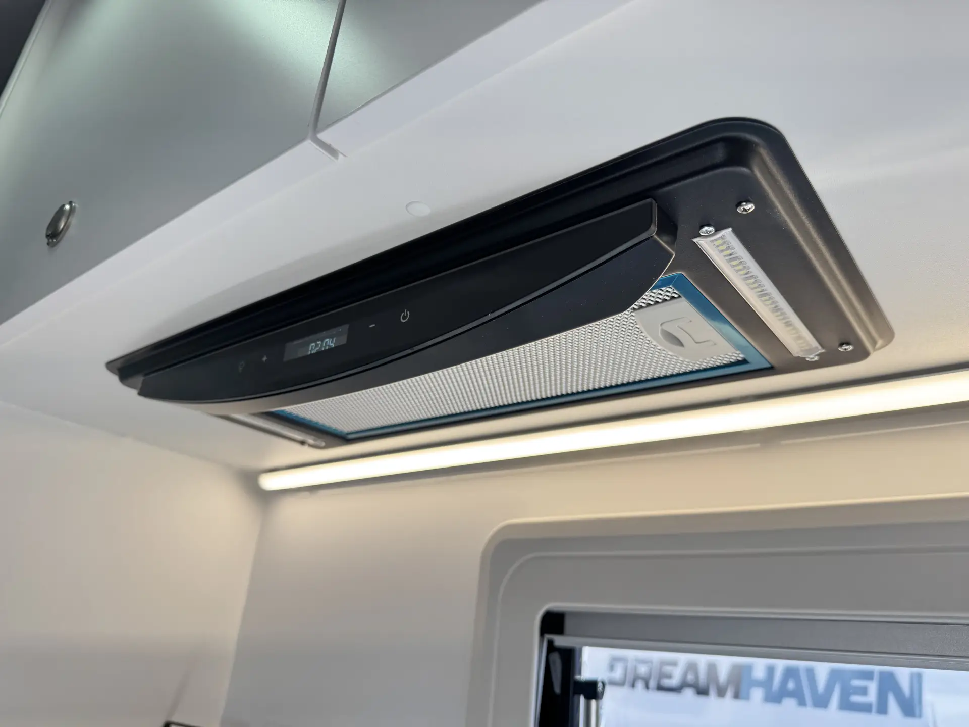 18 Series SuperX Caravan Image