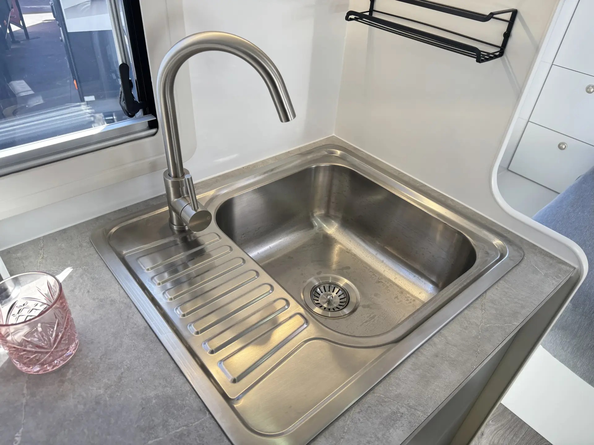 18 Series SuperX Caravan Image