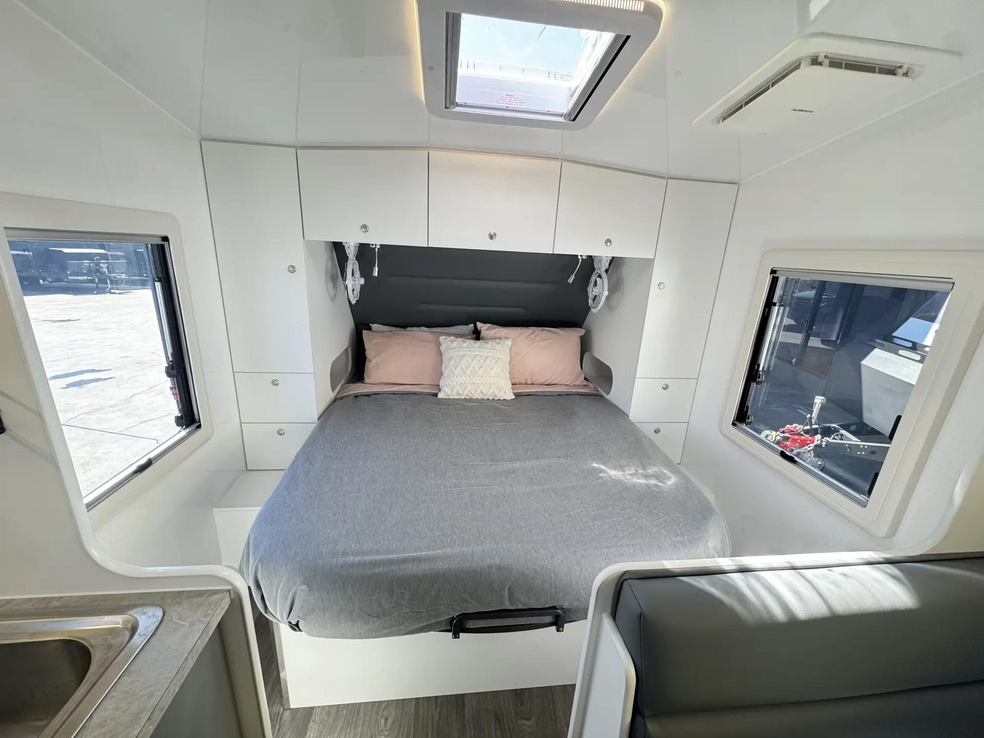 18 Series SuperX Caravan Image