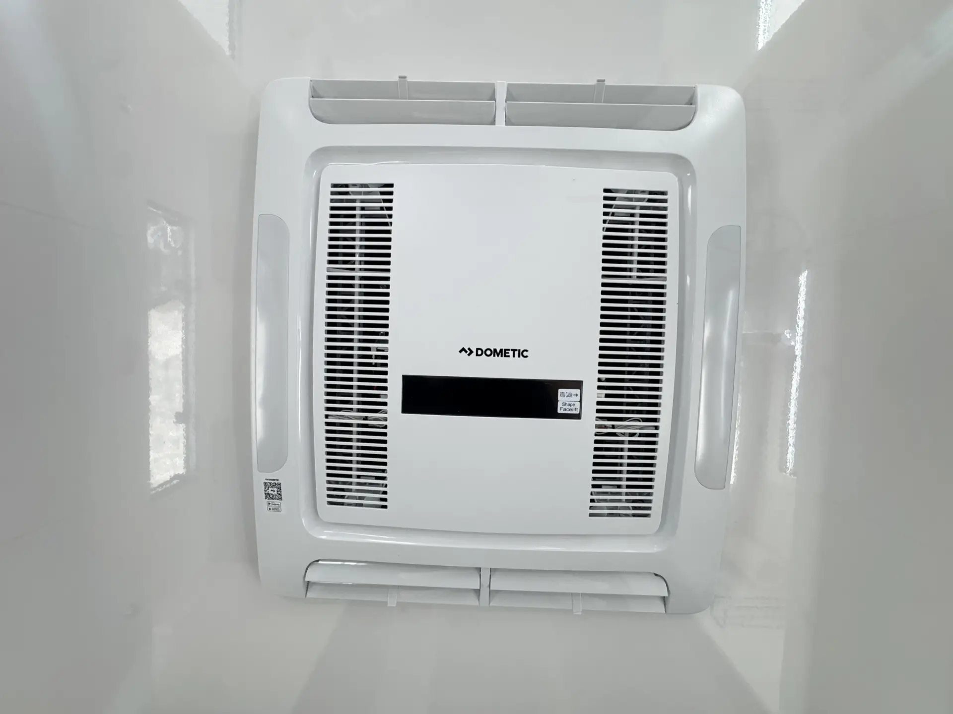 18 Series SuperX Caravan Image
