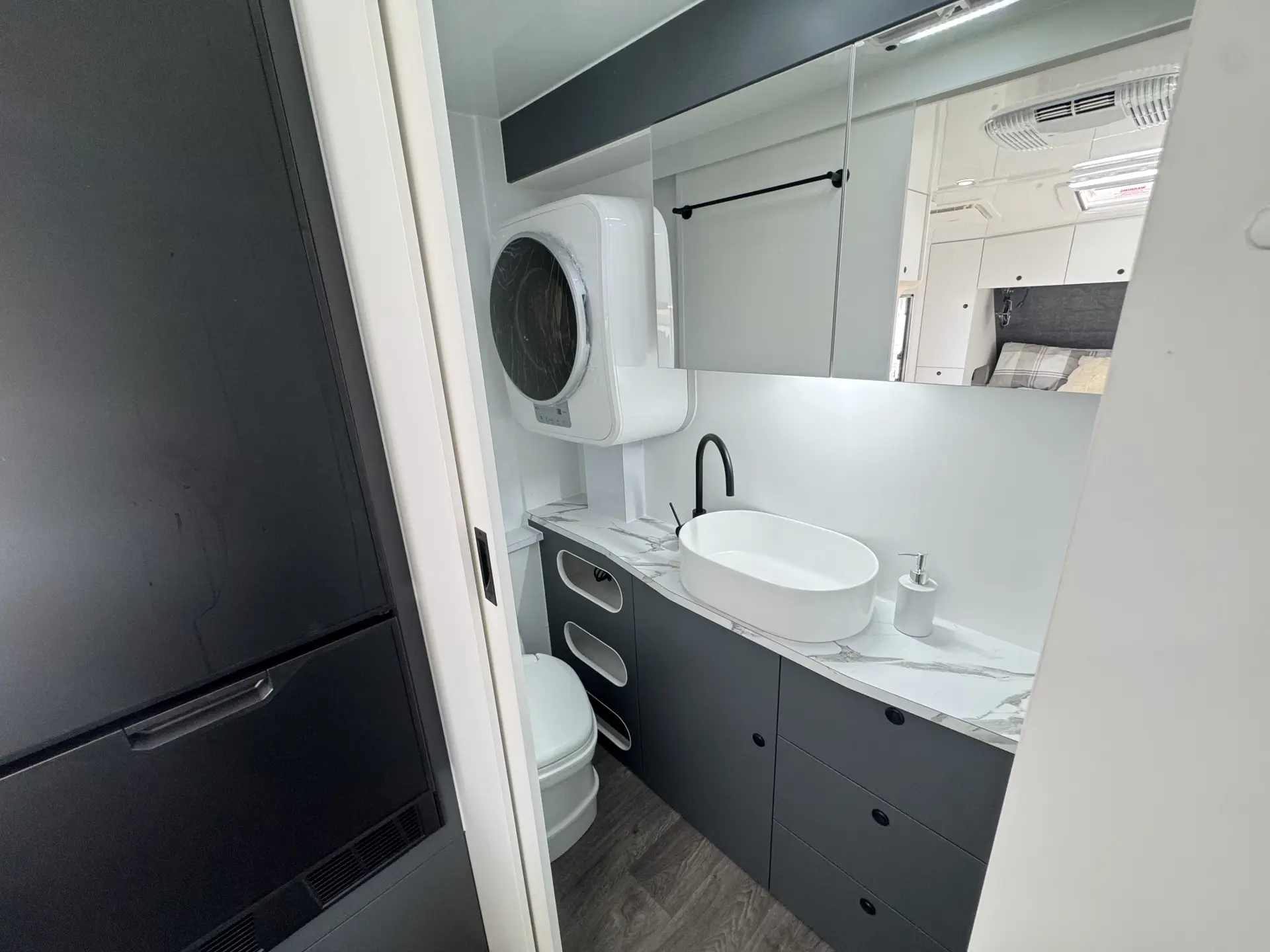 15 Series SuperX Caravan Image