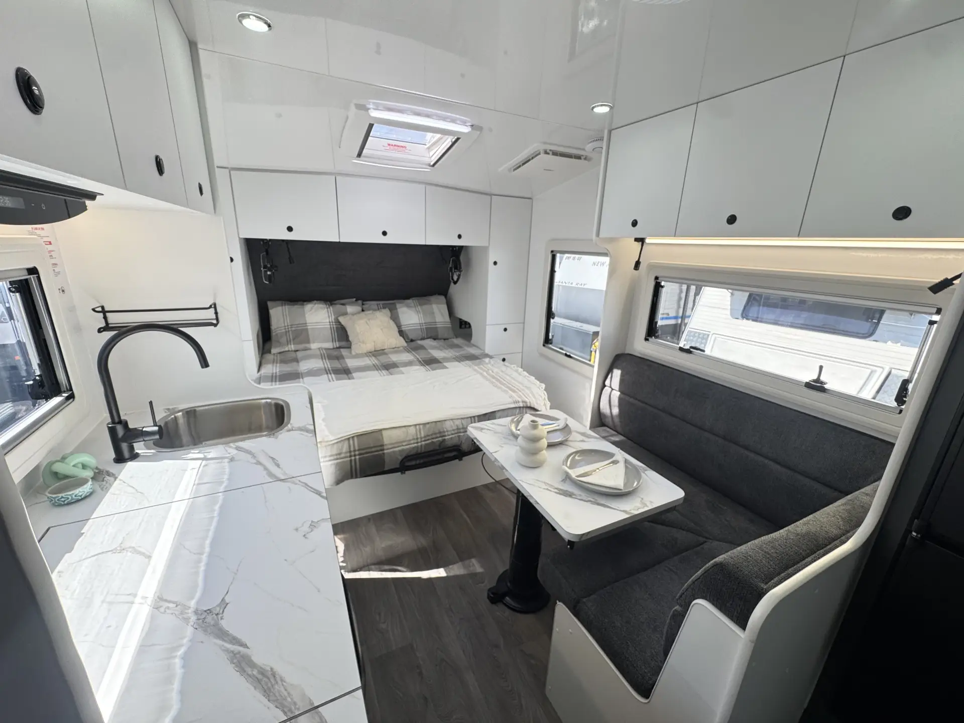 15 Series SuperX Caravan Image