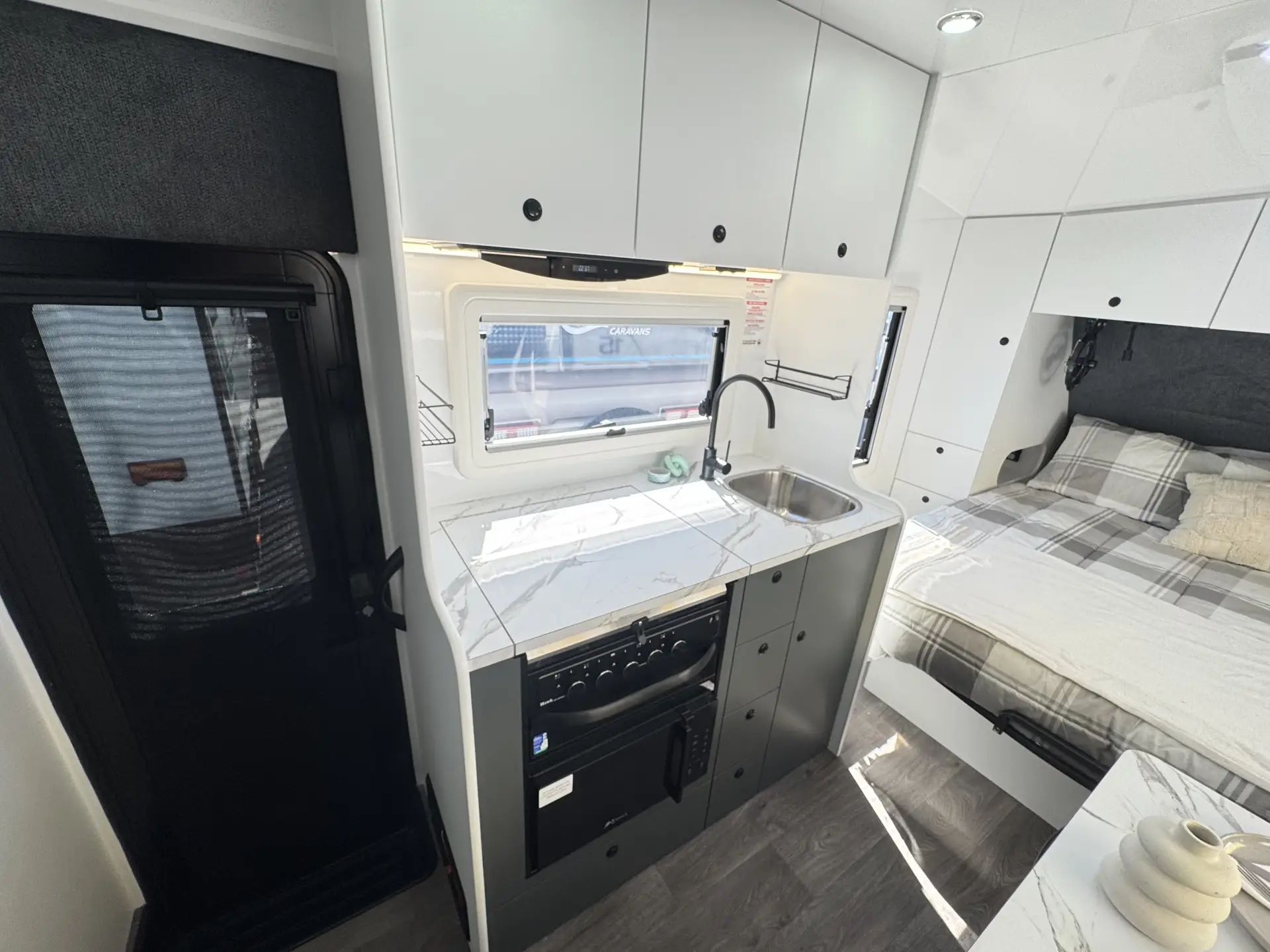 15 Series SuperX Caravan Image