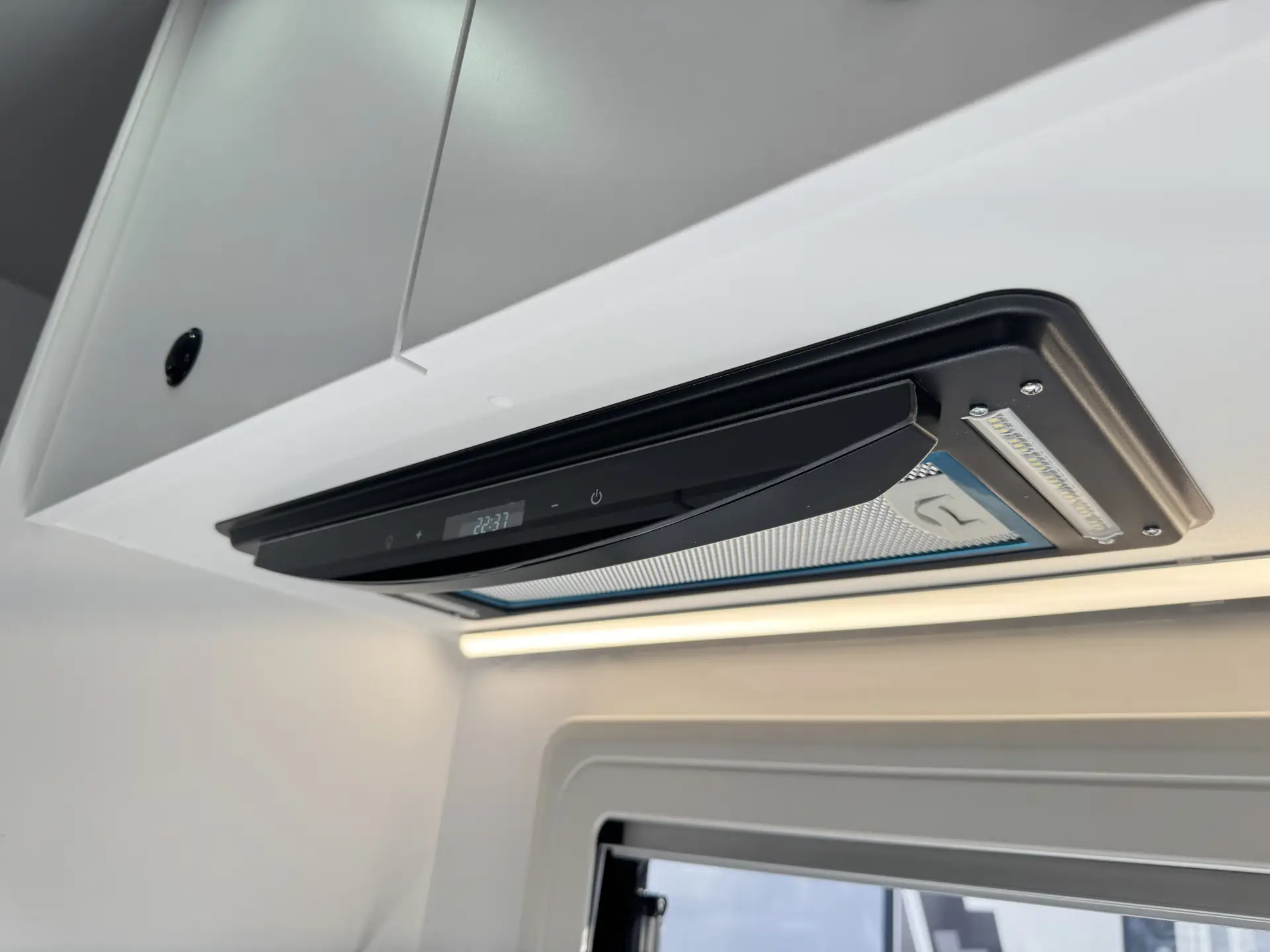 15 Series SuperX Caravan Image