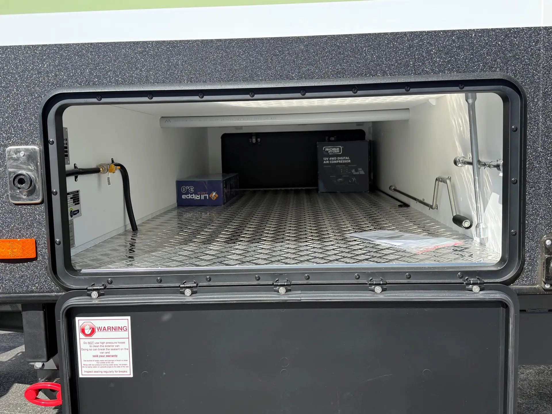 19 Series SuperX Caravan Image