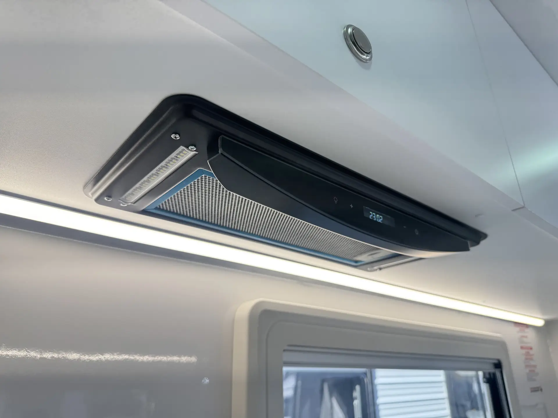 19 Series SuperX Caravan Image