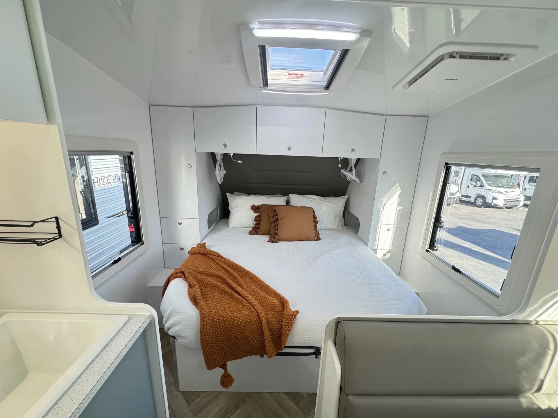 19 Series SuperX Caravan Image
