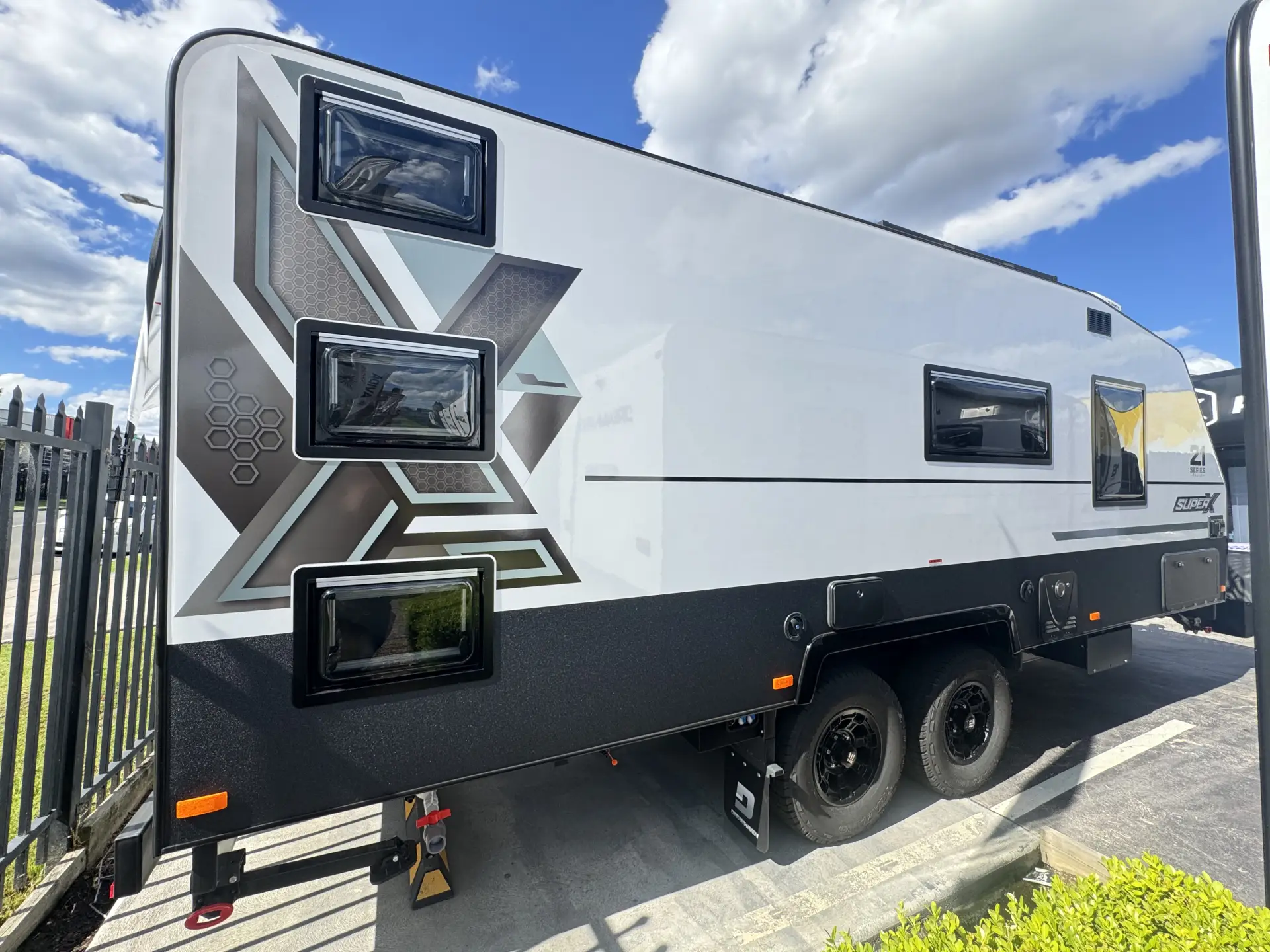 21 Series Family SuperX Caravan Image