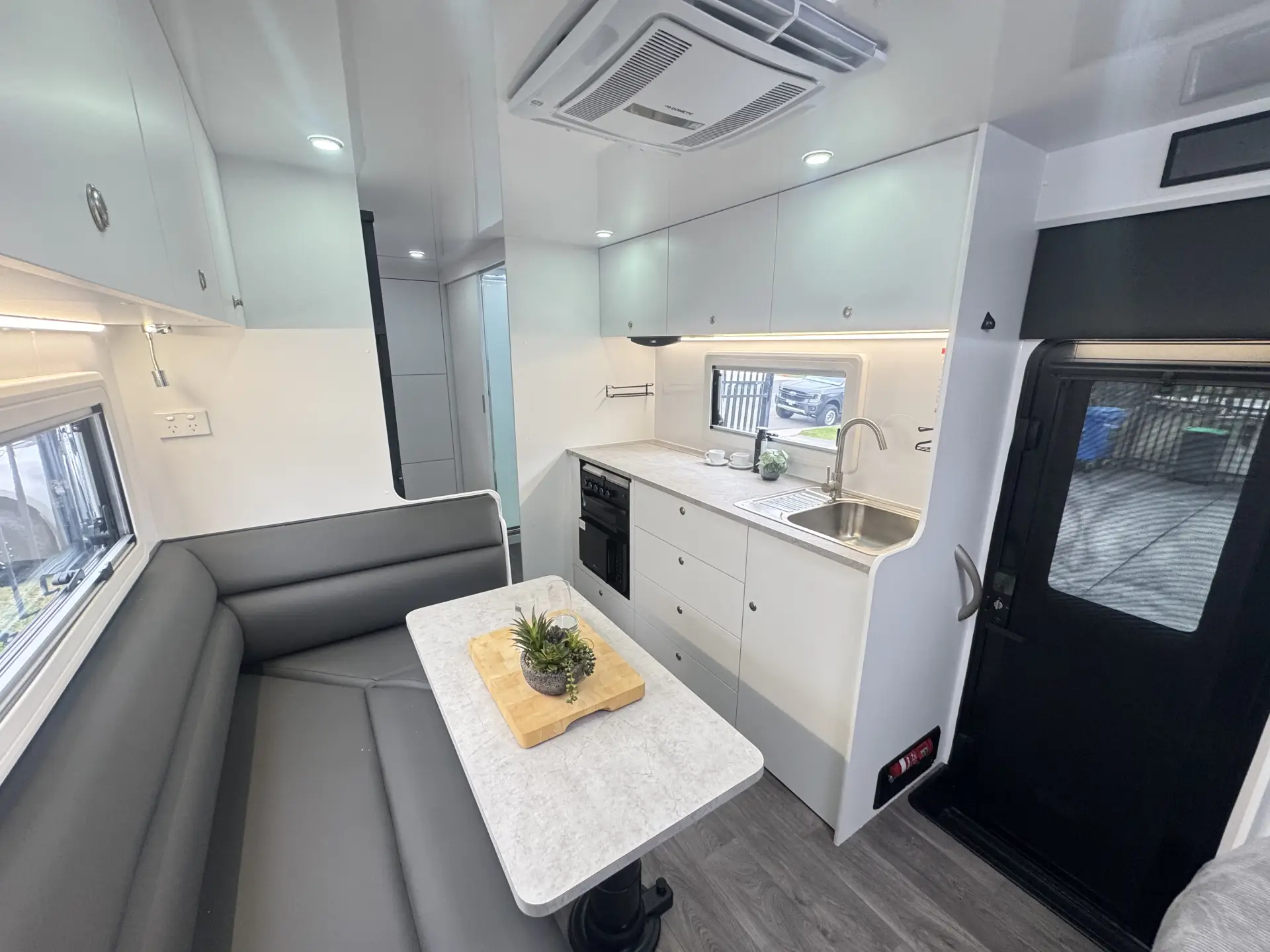 21 Series Family SuperX Caravan Image
