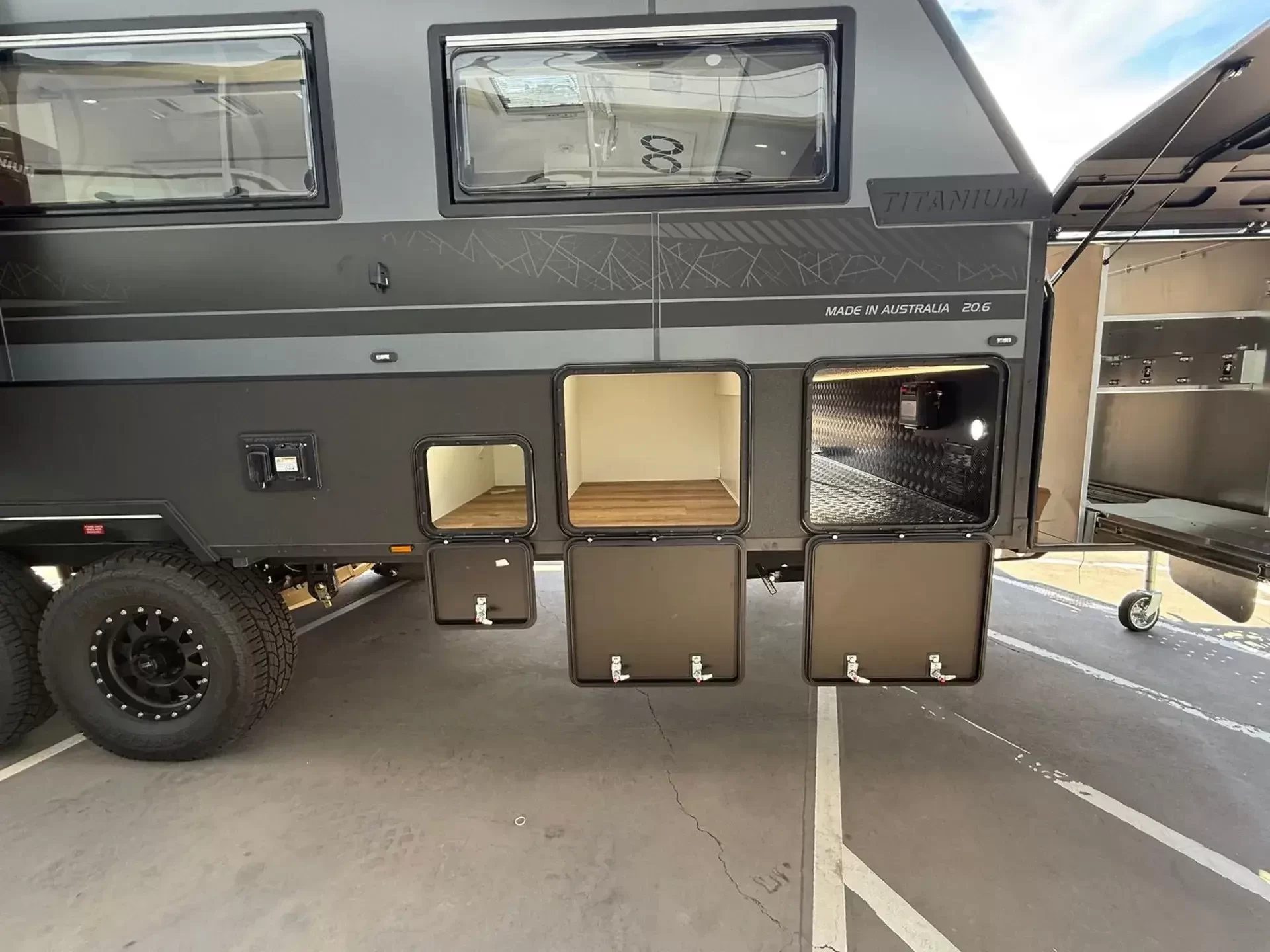 20'6 King Bed S4 Double Bunk Off Road Caravan