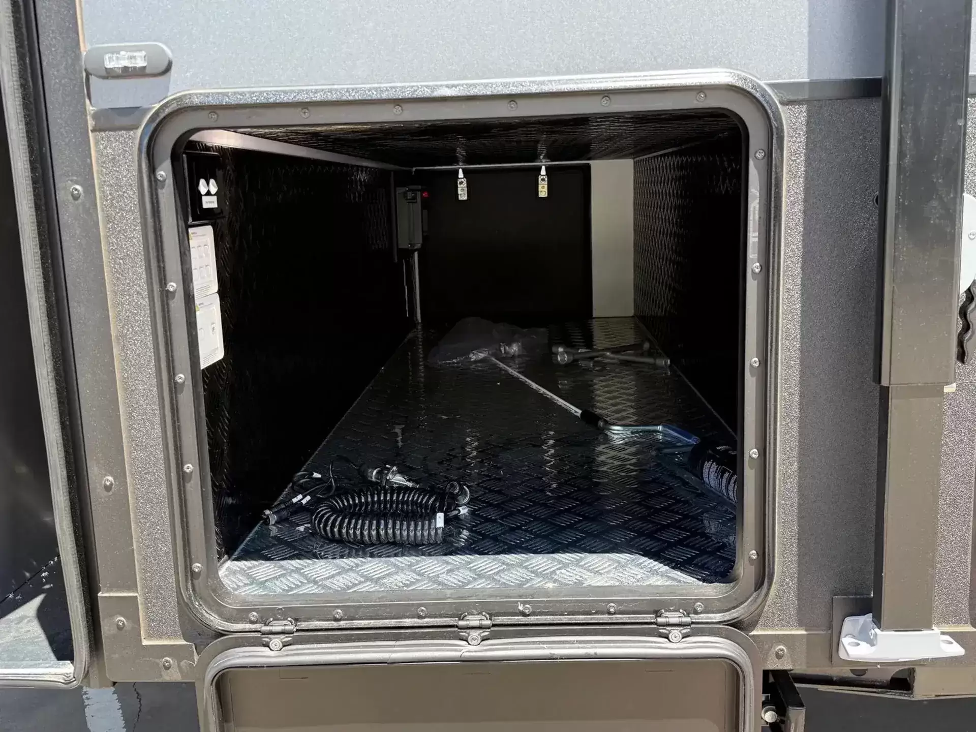 20'6 King Bed S4 Double Bunk Off Road Caravan