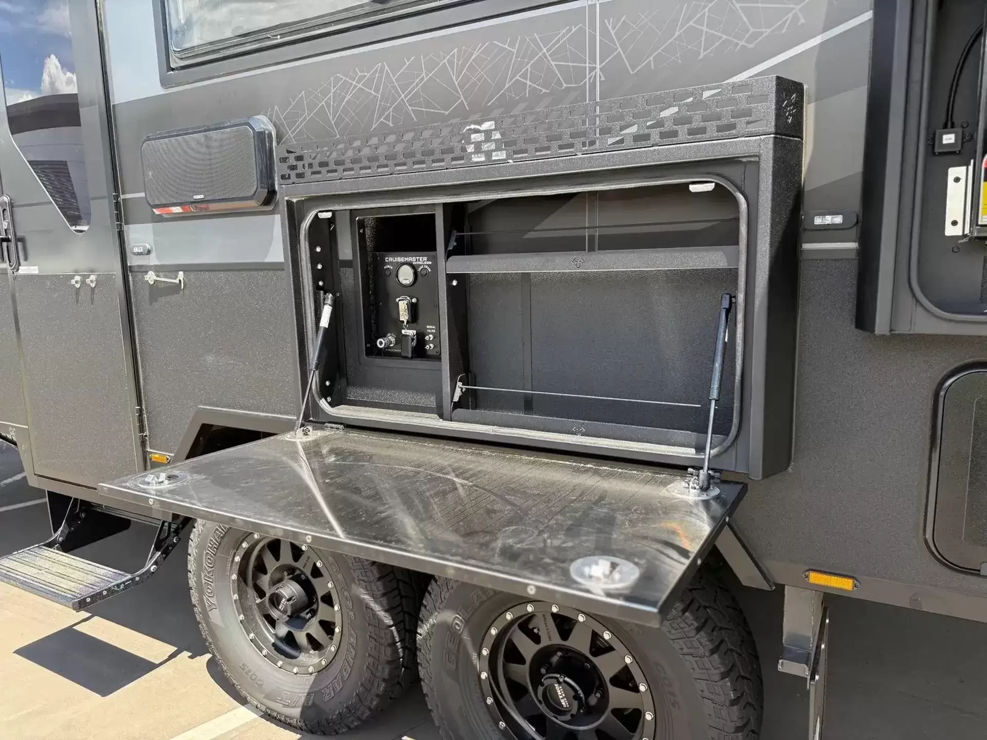 20'6 King Bed S4 Double Bunk Off Road Caravan