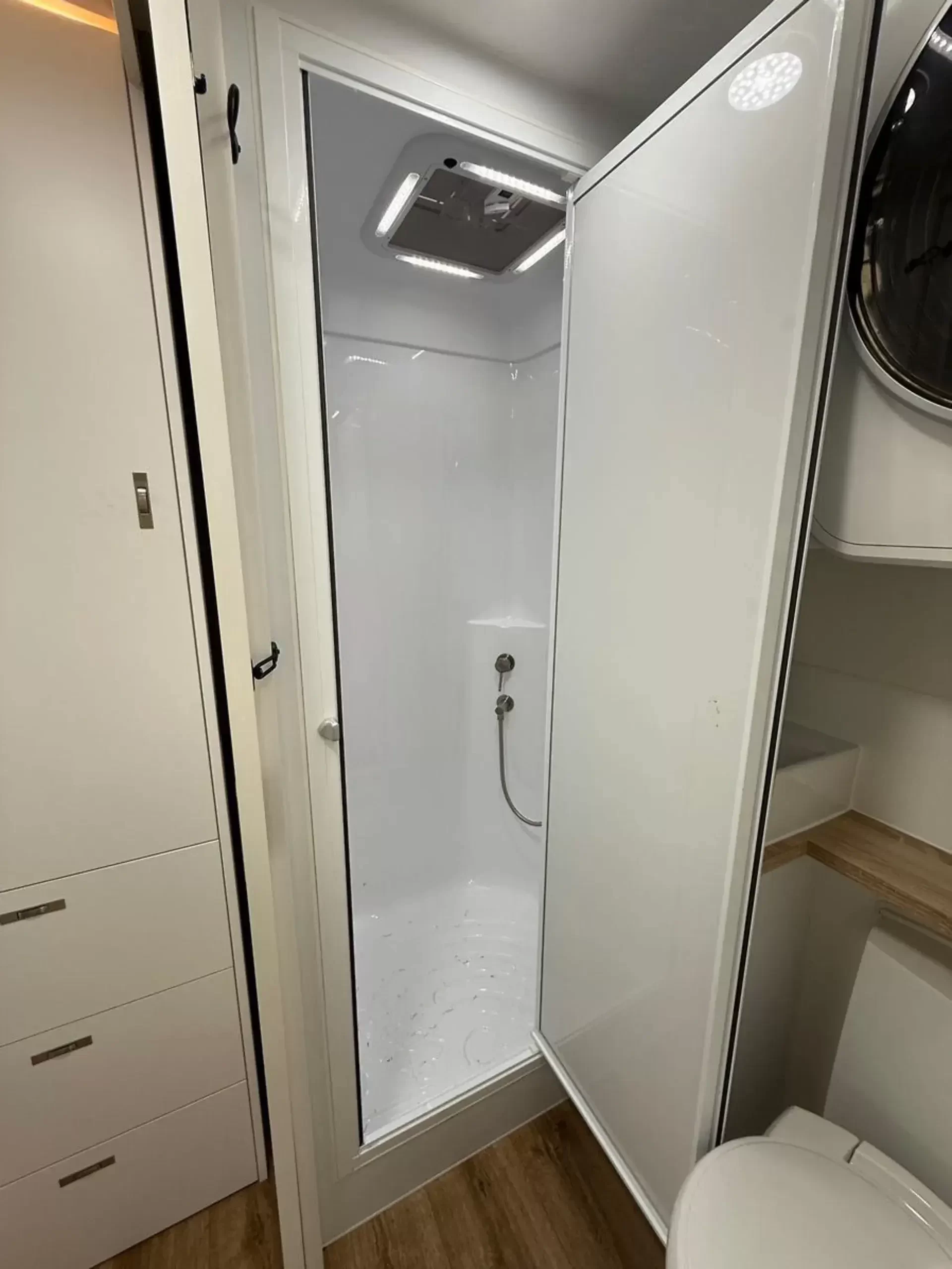 20'6 King Bed S4 Double Bunk Off Road Caravan