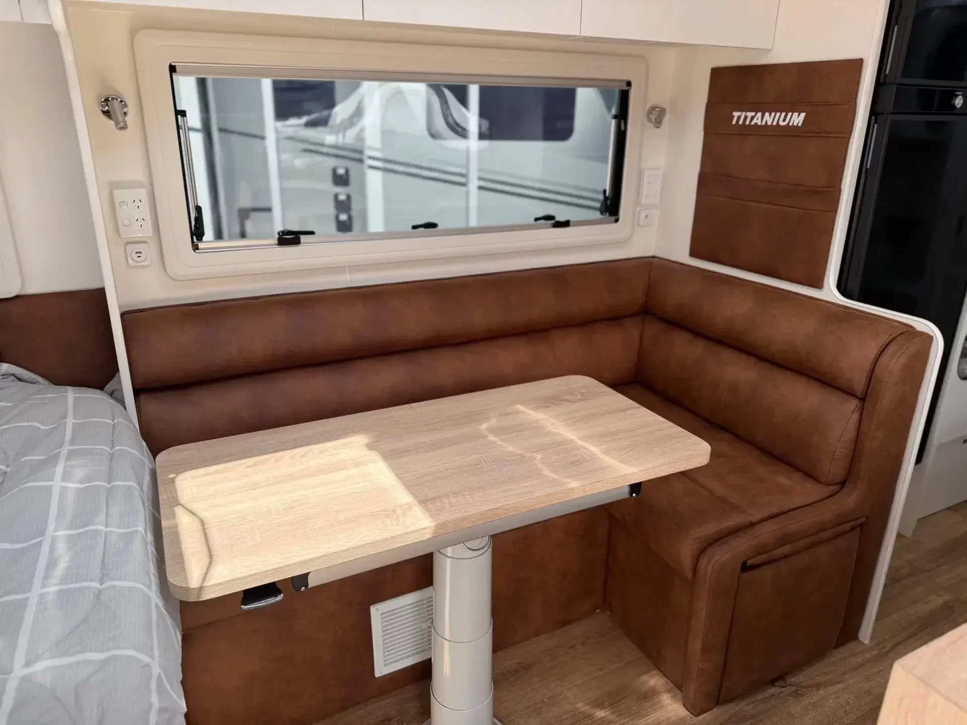 20'6 King Bed S4 Double Bunk Off Road Caravan