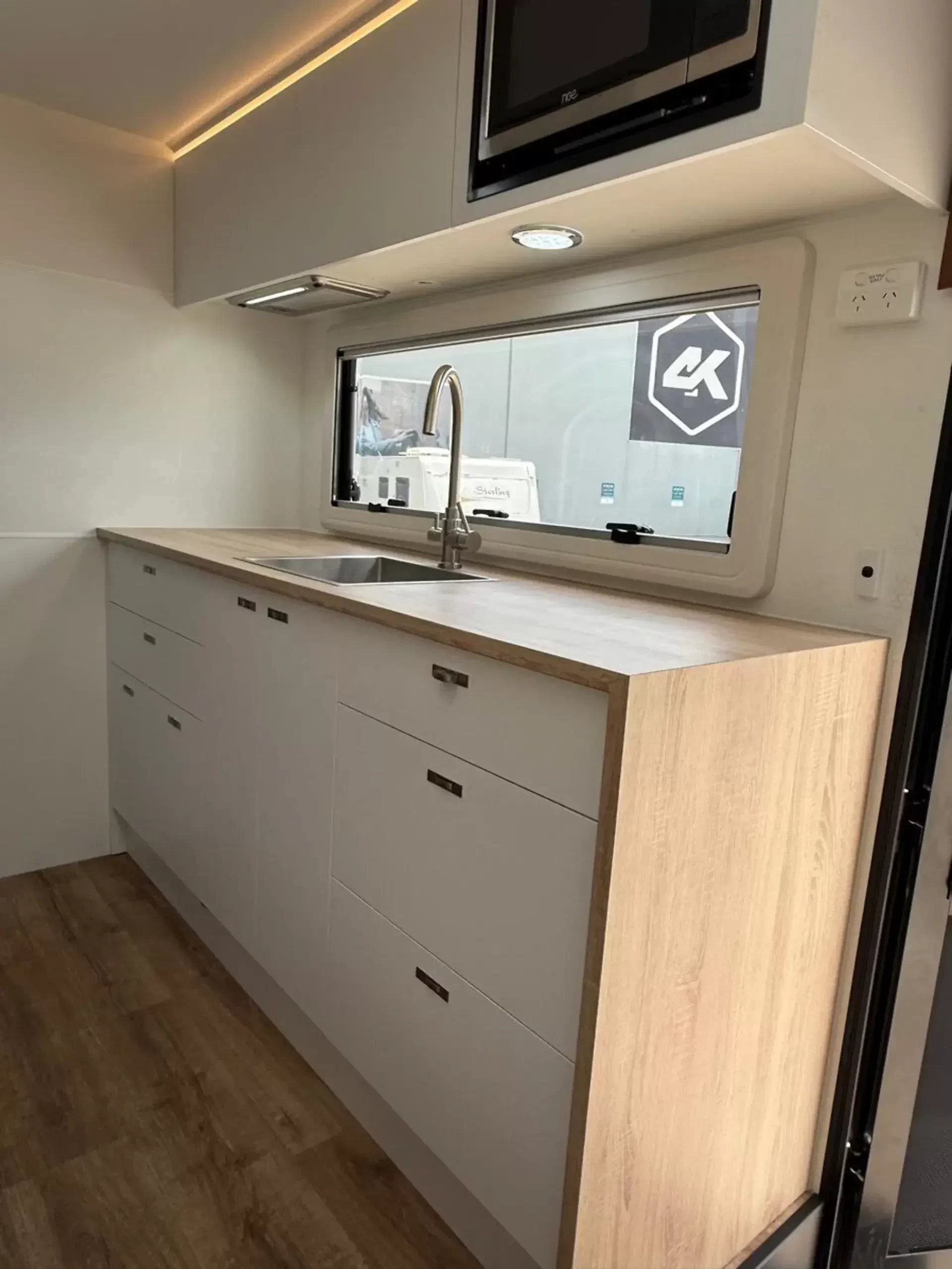 20'6 King Bed S4 Double Bunk Off Road Caravan