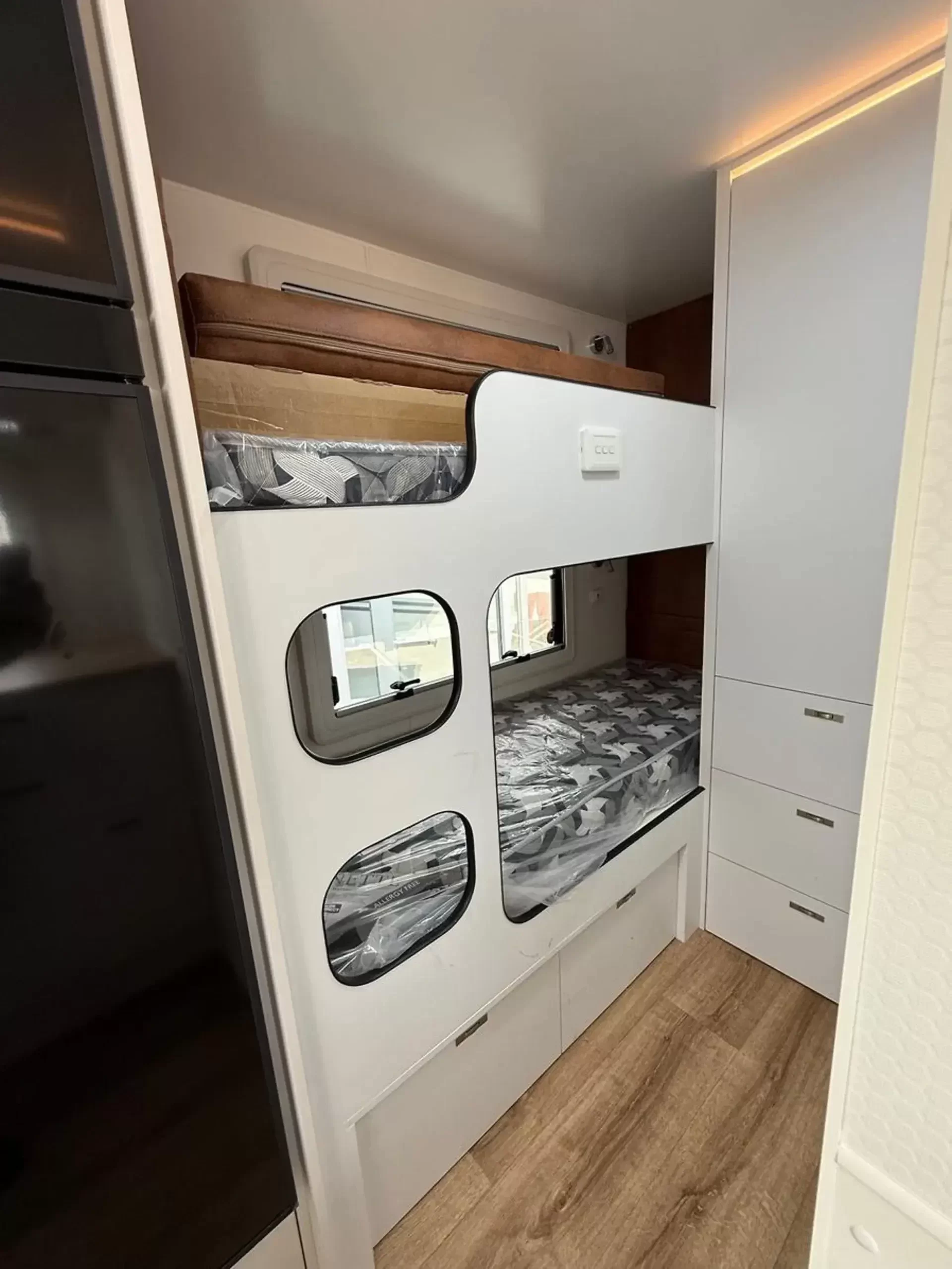 20'6 King Bed S4 Double Bunk Off Road Caravan