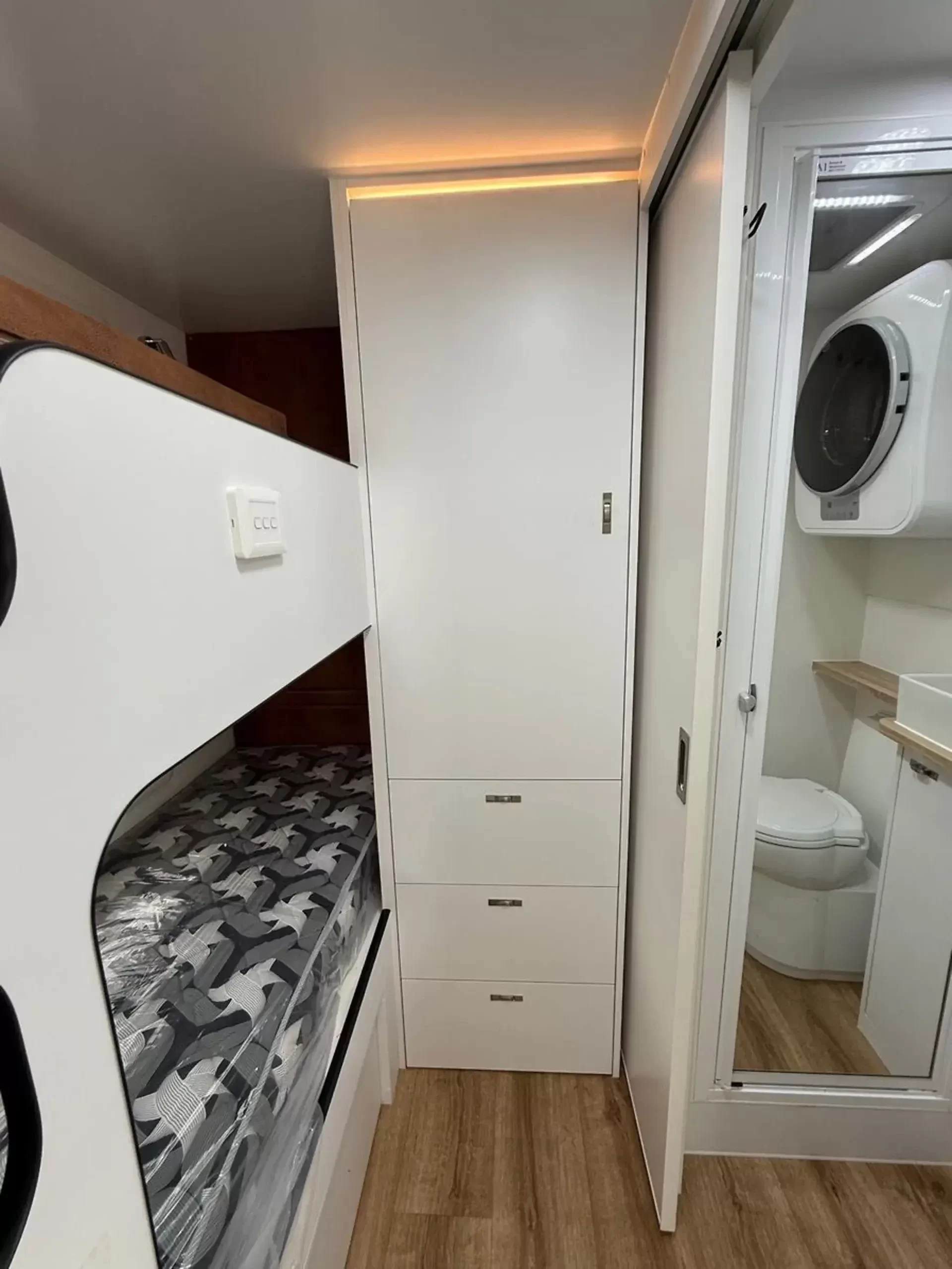 20'6 King Bed S4 Double Bunk Off Road Caravan