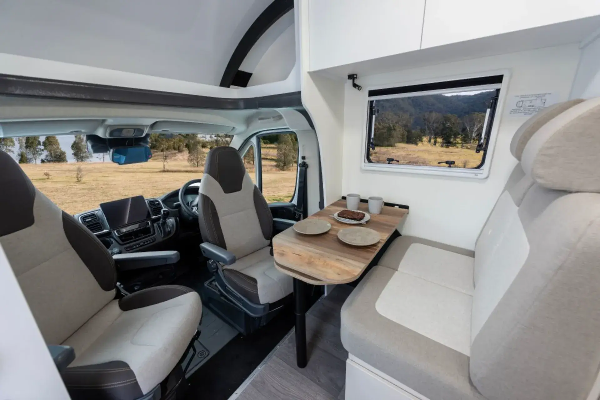 Silverton B 6912 SL interior image 2