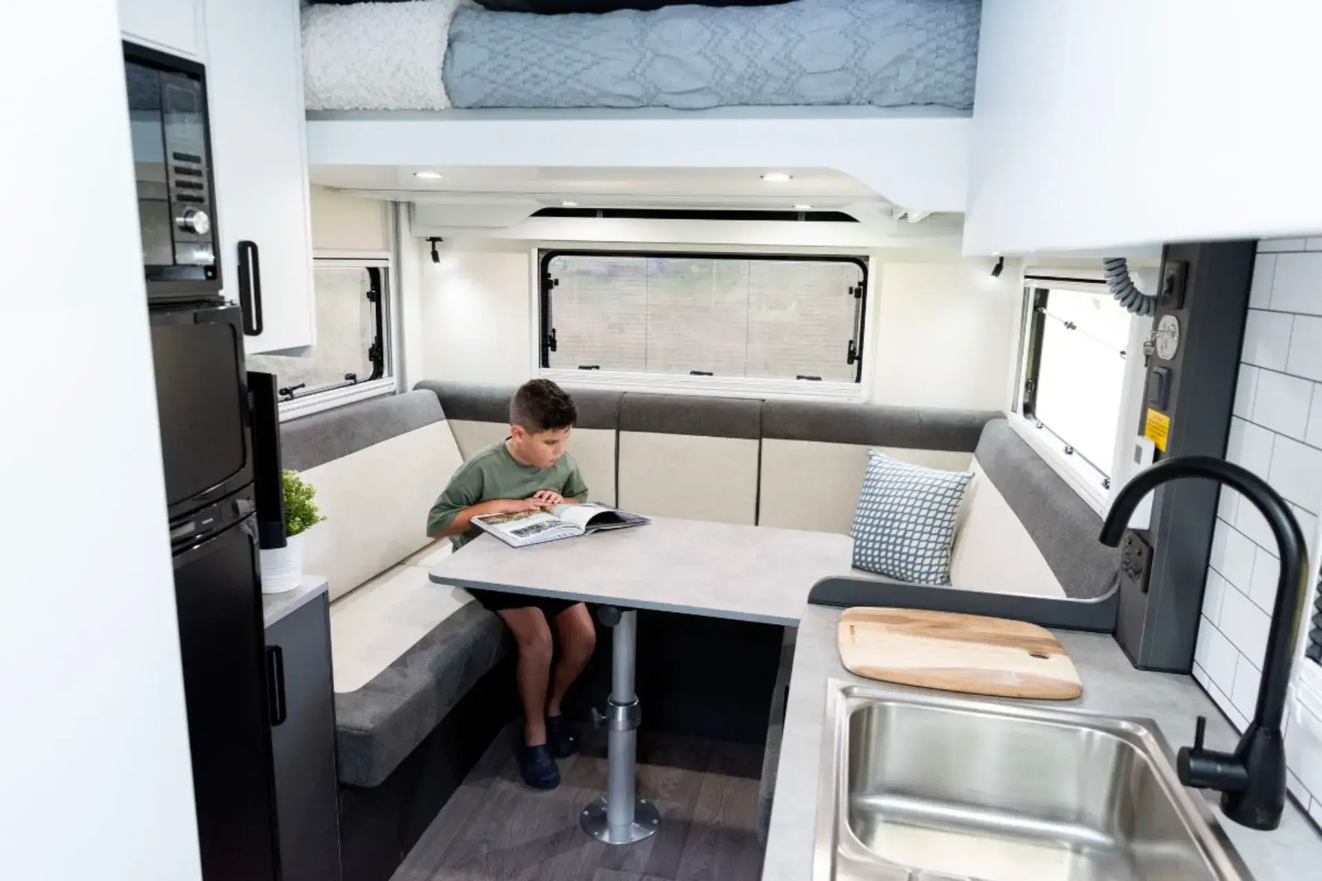 Bruny C 7044 interior image 3