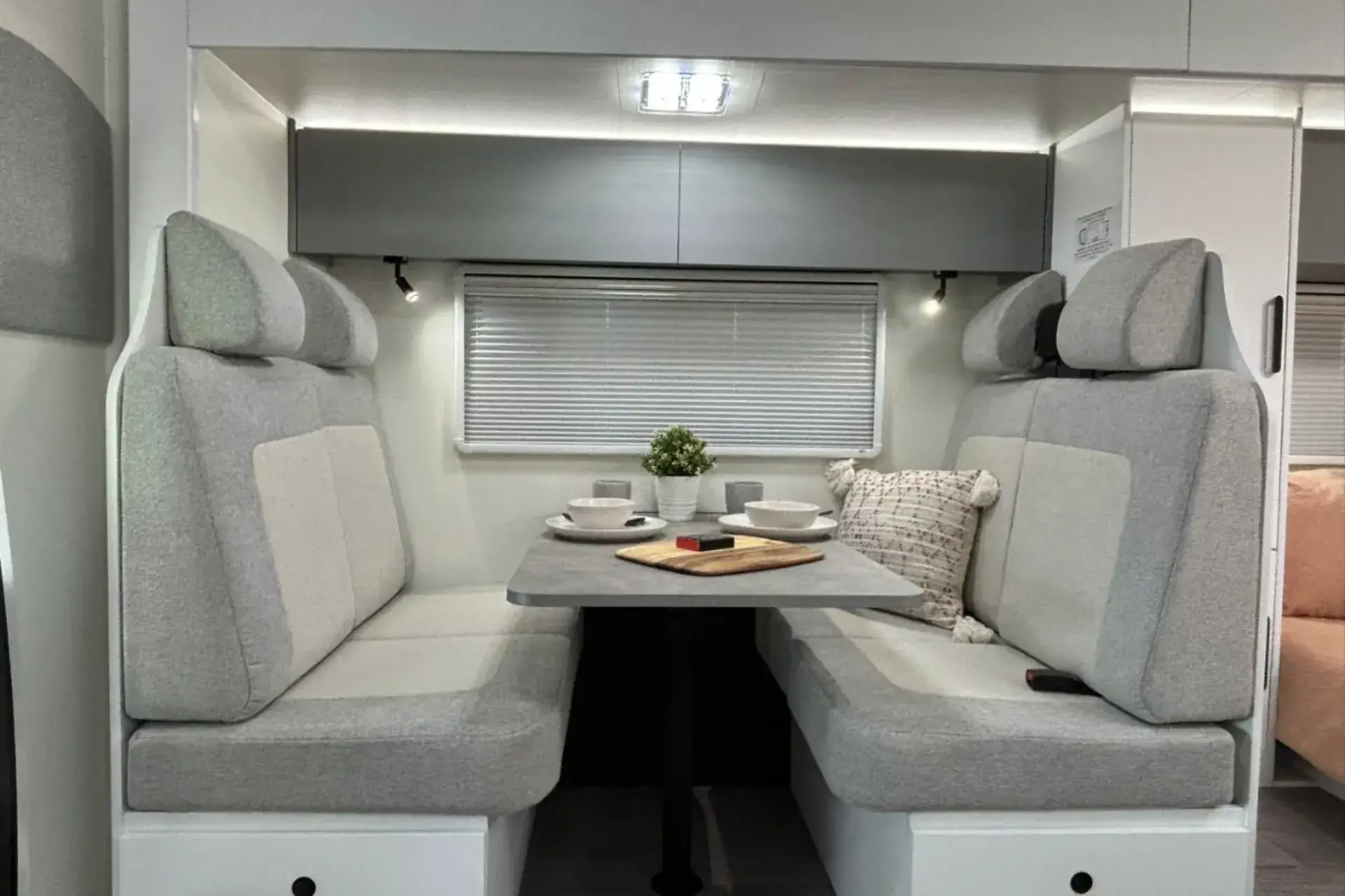 Birdsville B 7462 SL interior image 2