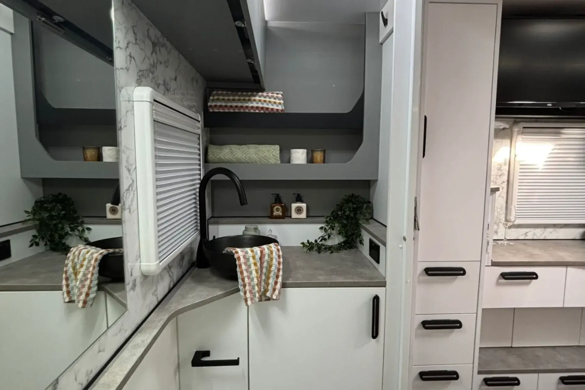 Birdsville B 7462 SL interior image 3