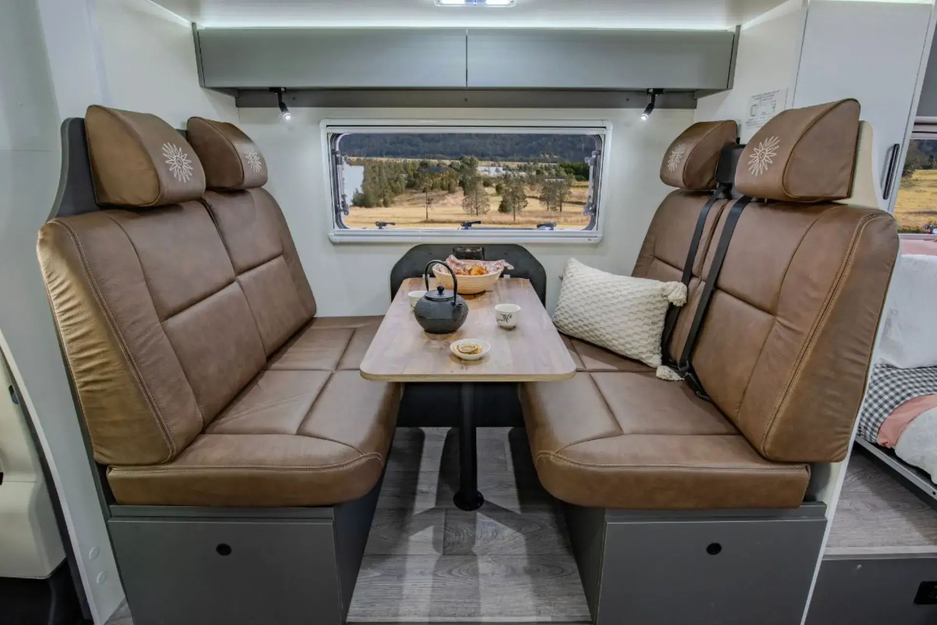 Birdsville LX C 7464 SL interior image 3