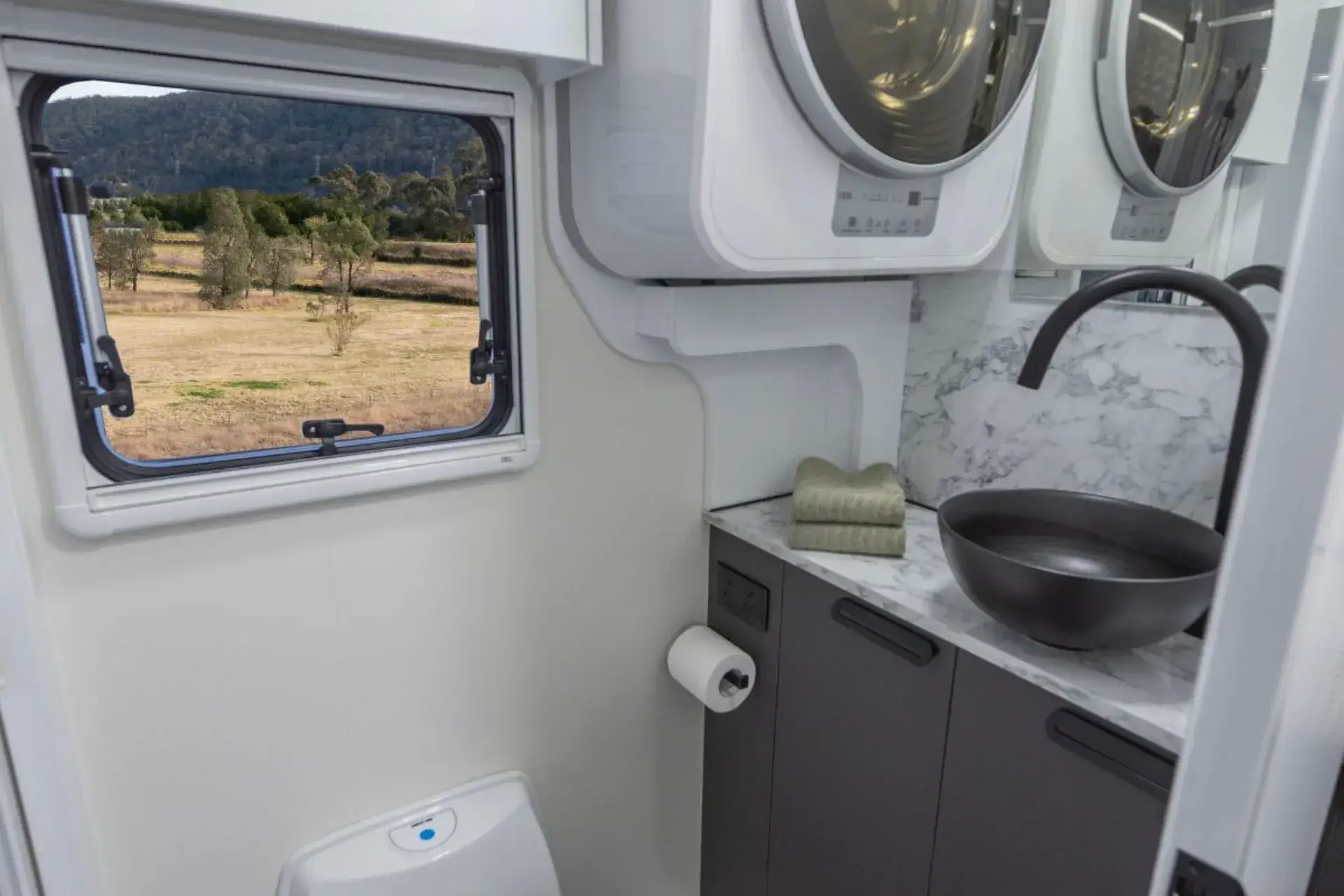 Beechworth B 7872 IB interior image 3