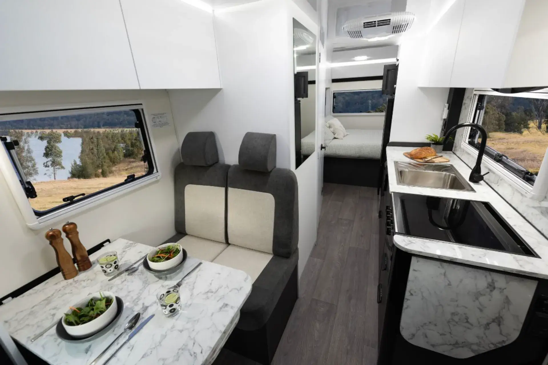 Beechworth B 7872 IB interior image 4