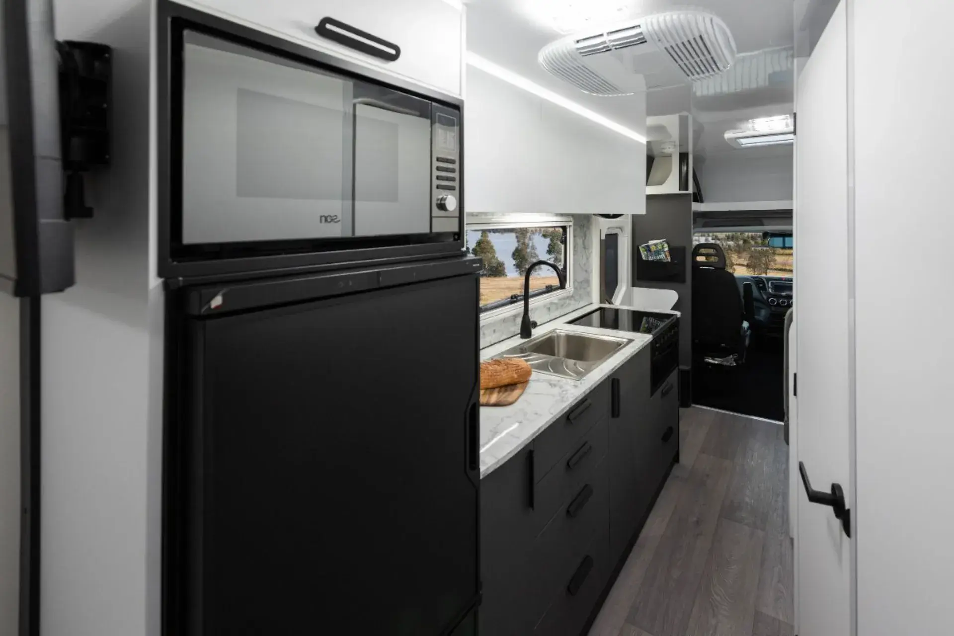 Beechworth C 7864 SB interior image 4