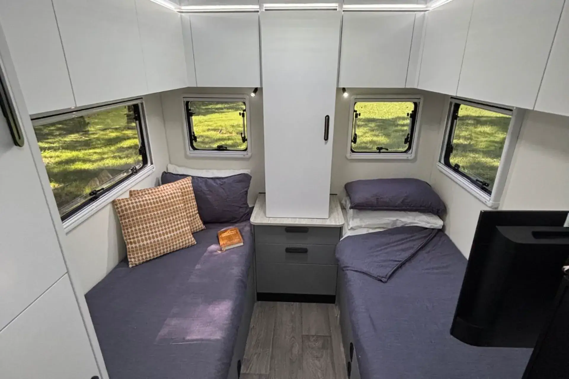 Beechworth C 7874 IB interior image 2