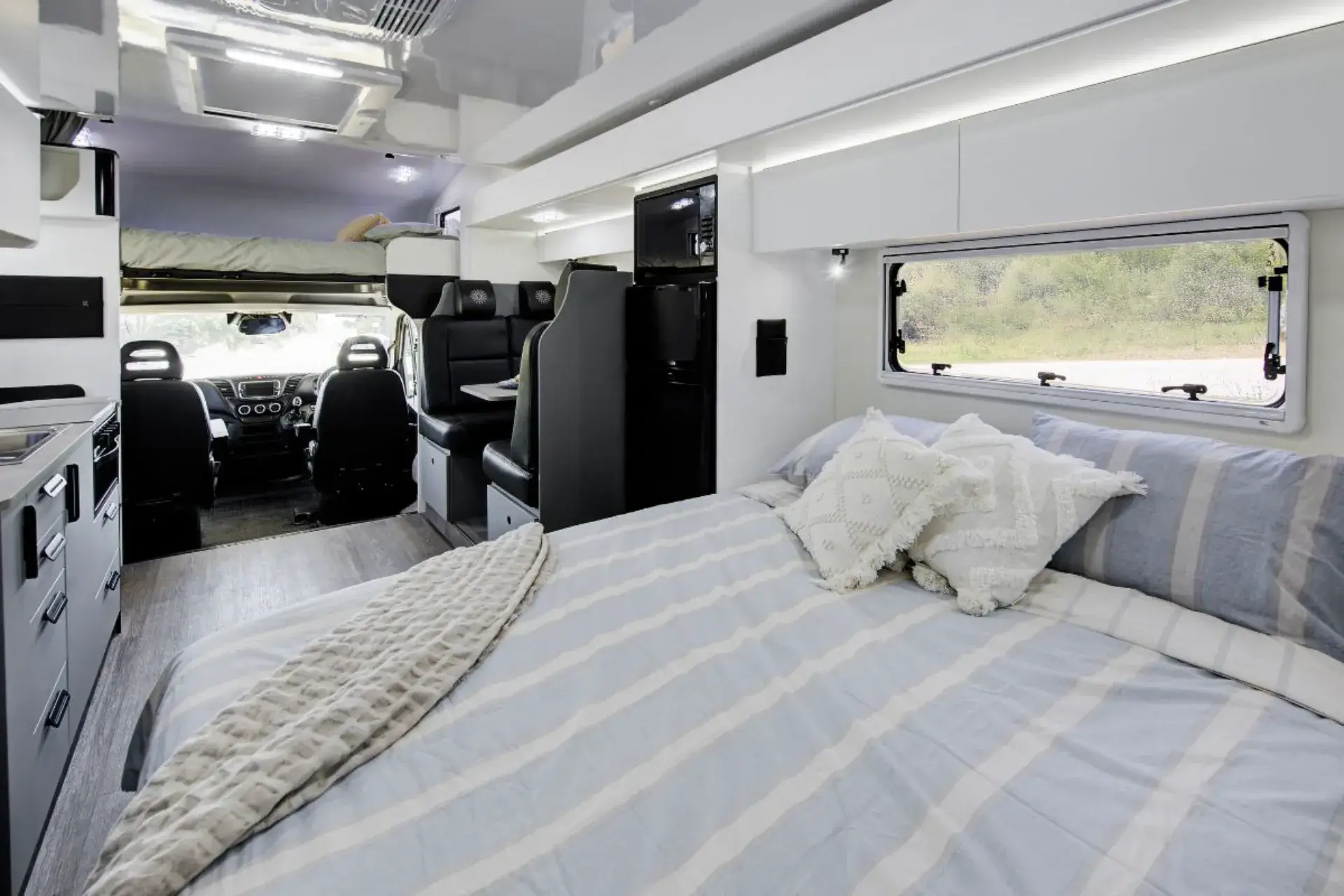 Esperance B 7852 SL interior image 1