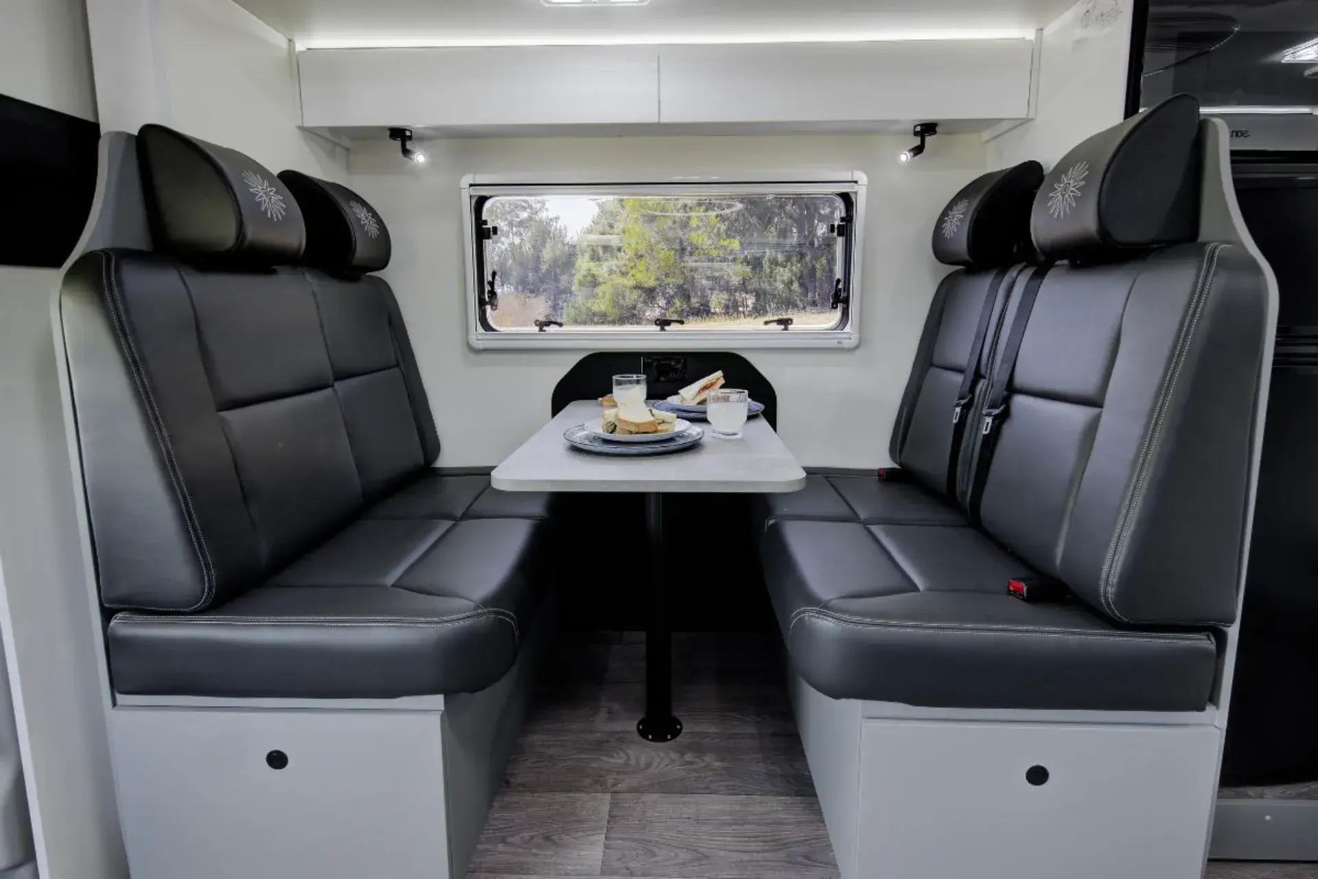 Esperance B 7852 SL interior image 3
