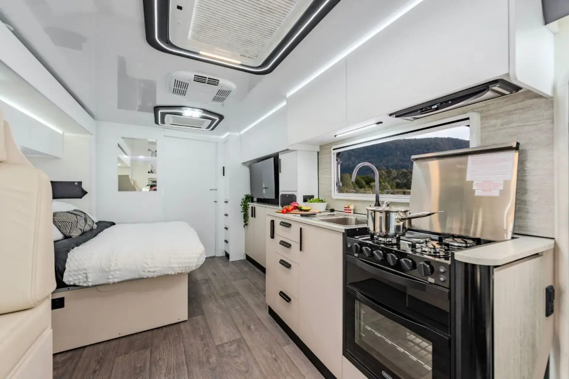 Esperance LX B 7852 SL interior image 2