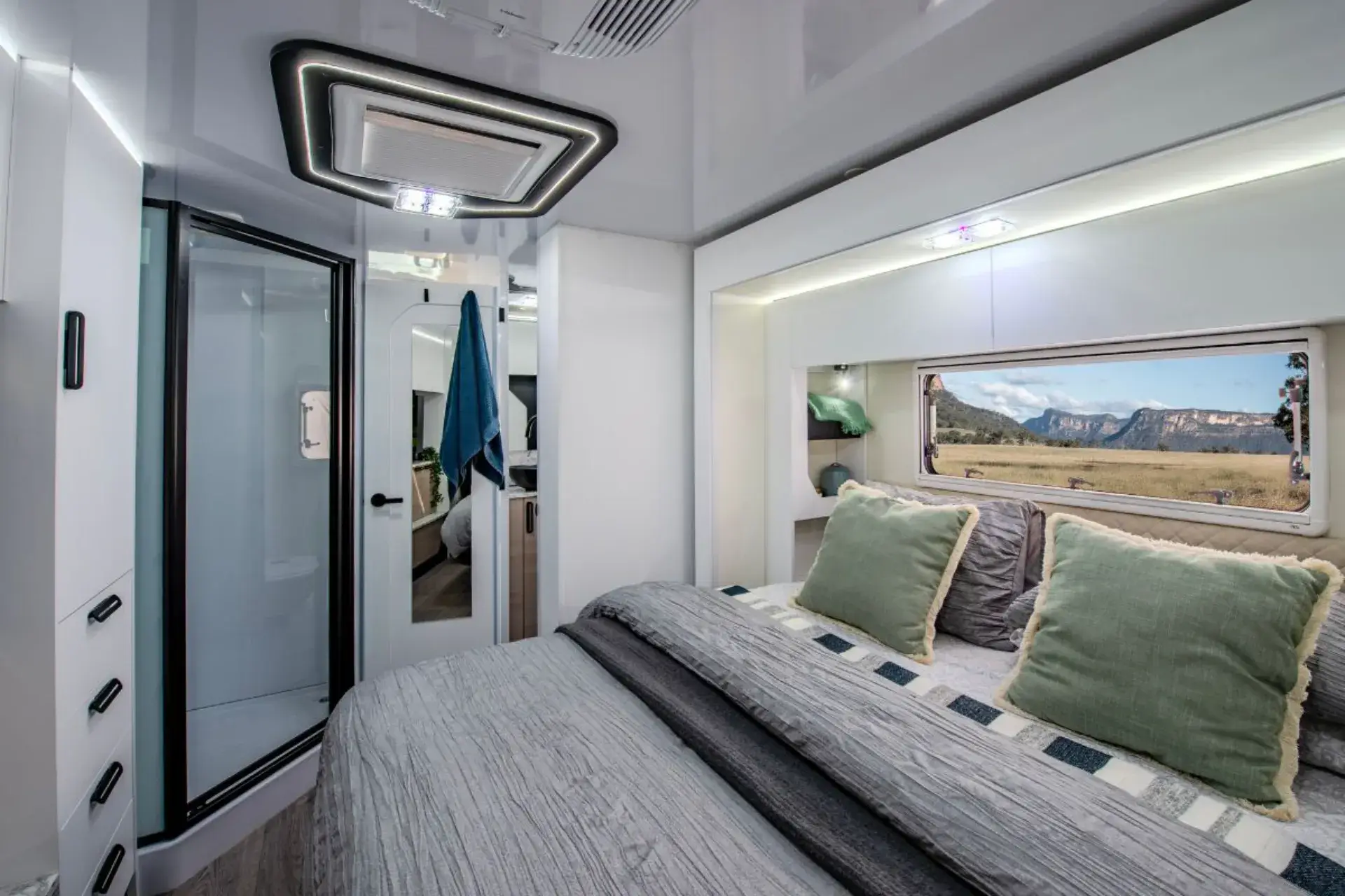 Fremantle LX C 9234 2SL interior image 3