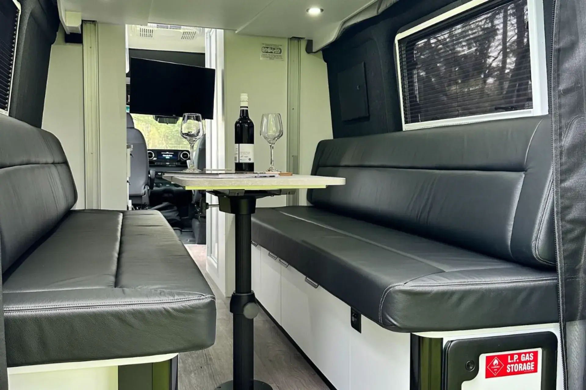 Diversion LX V 7012 interior image 2