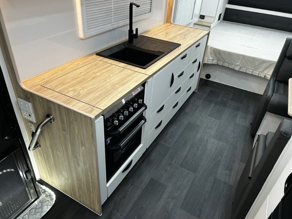 USED 2024 SUPREME SPIRIT CARAVAN 2 AXLE