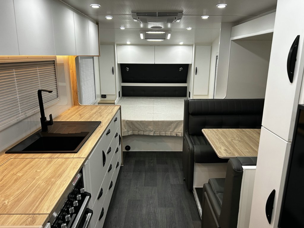 USED 2024 SUPREME SPIRIT CARAVAN 2 AXLE