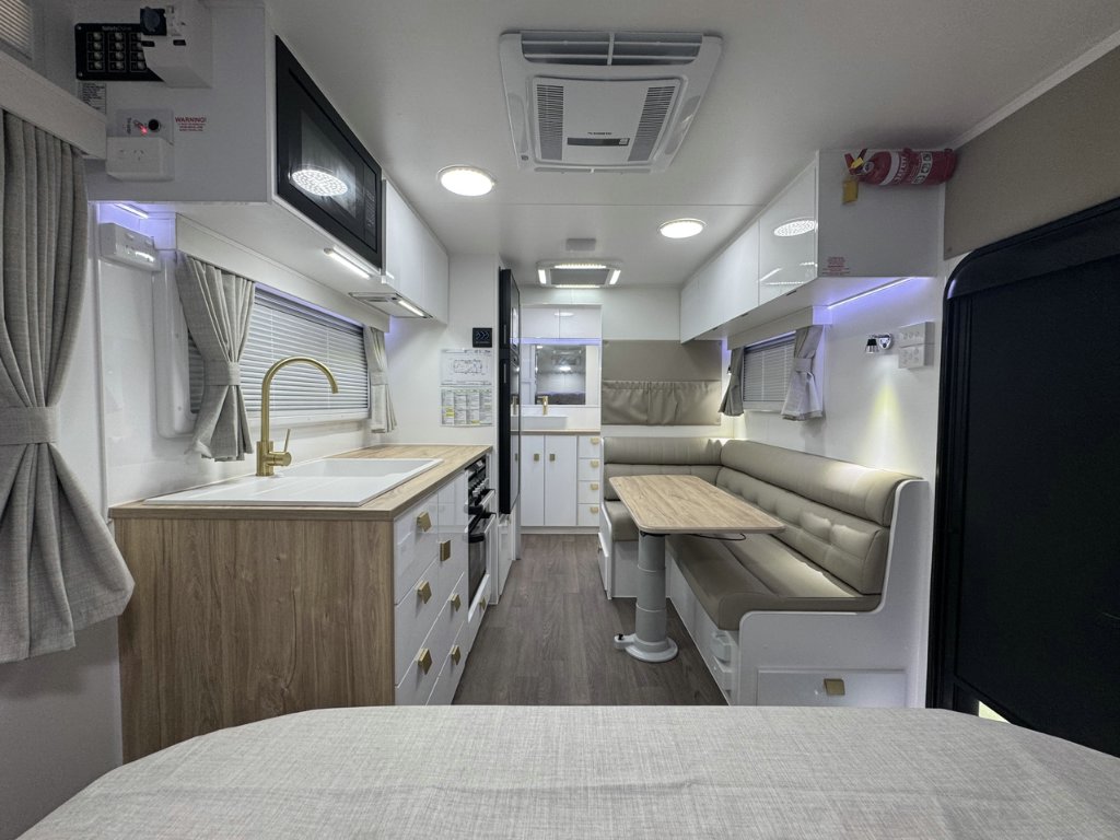 NEW 2025 SUPREME TERRITORY CARAVAN 1 AXLE