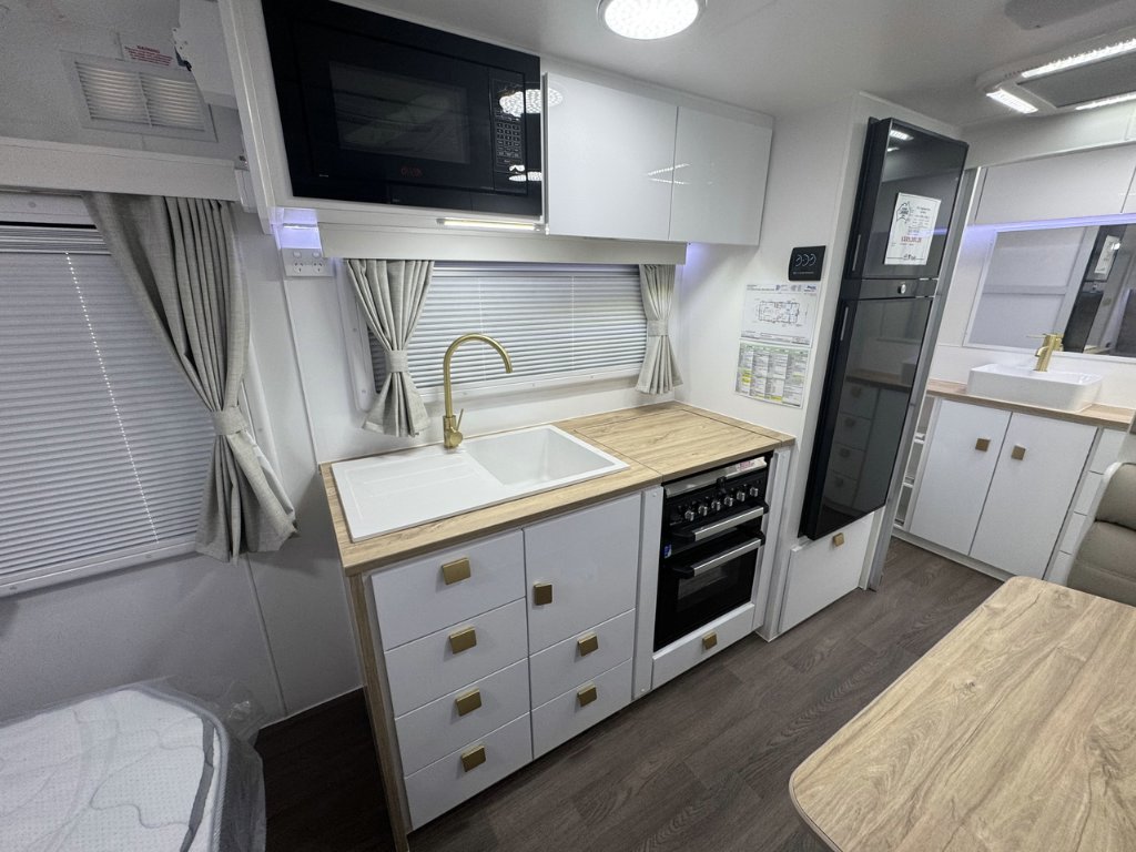 NEW 2025 SUPREME TERRITORY CARAVAN 1 AXLE